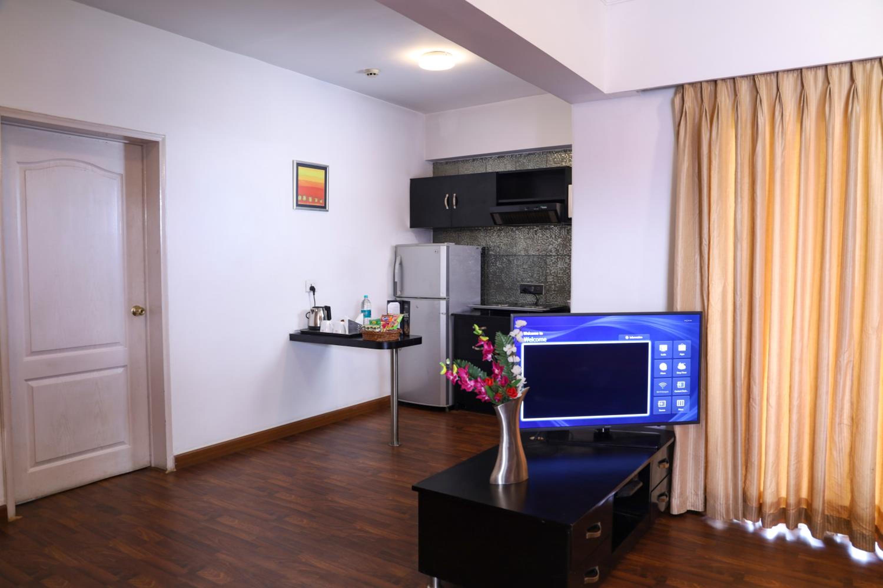 Deluxe Suite with 15% Discount on Food & Beverages - Photo 2
