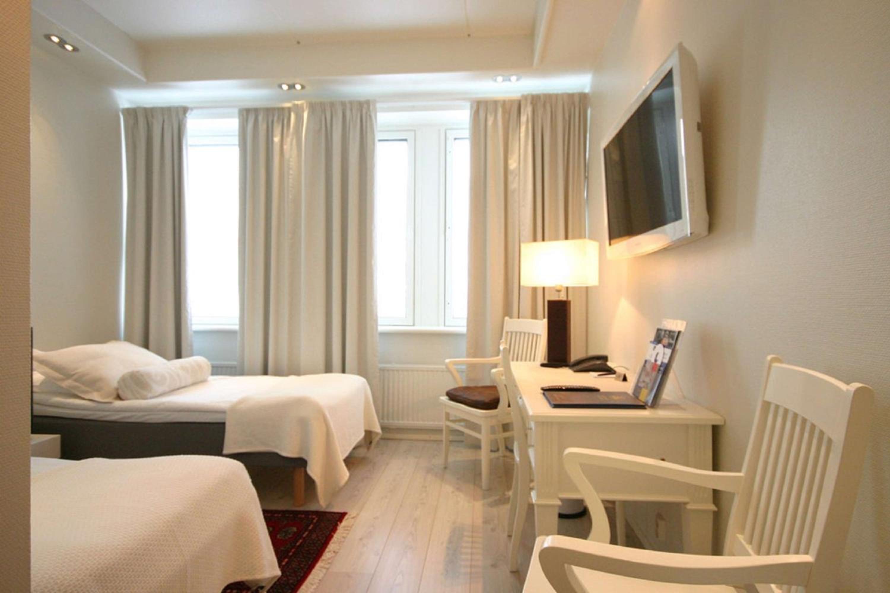 Twin Room - Photo 13