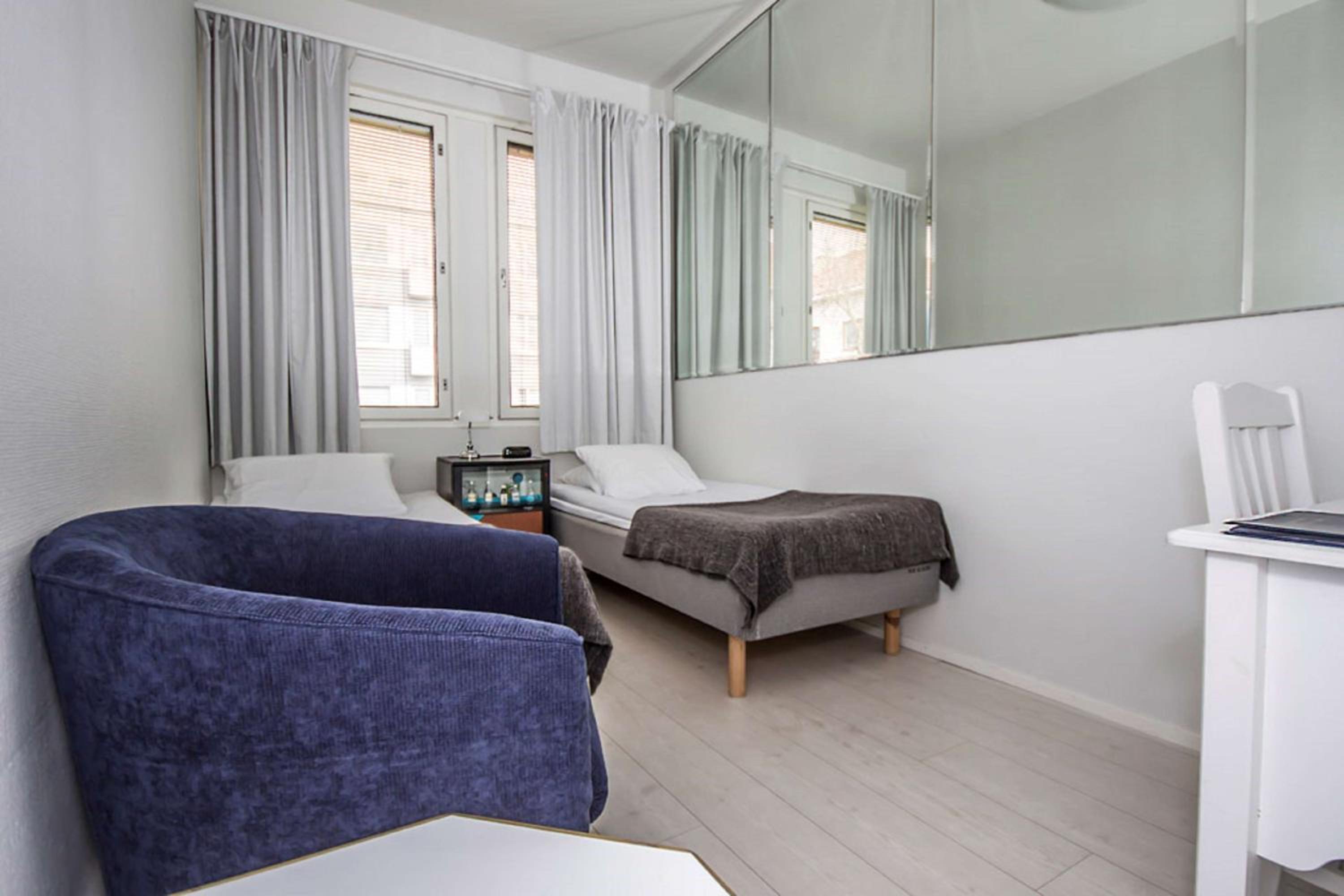 Economy Twin Room - Photo 1