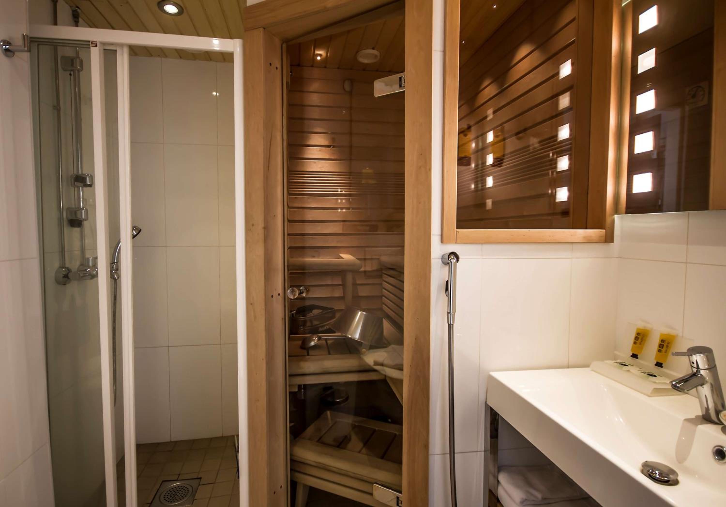 Twin Room - Photo 12