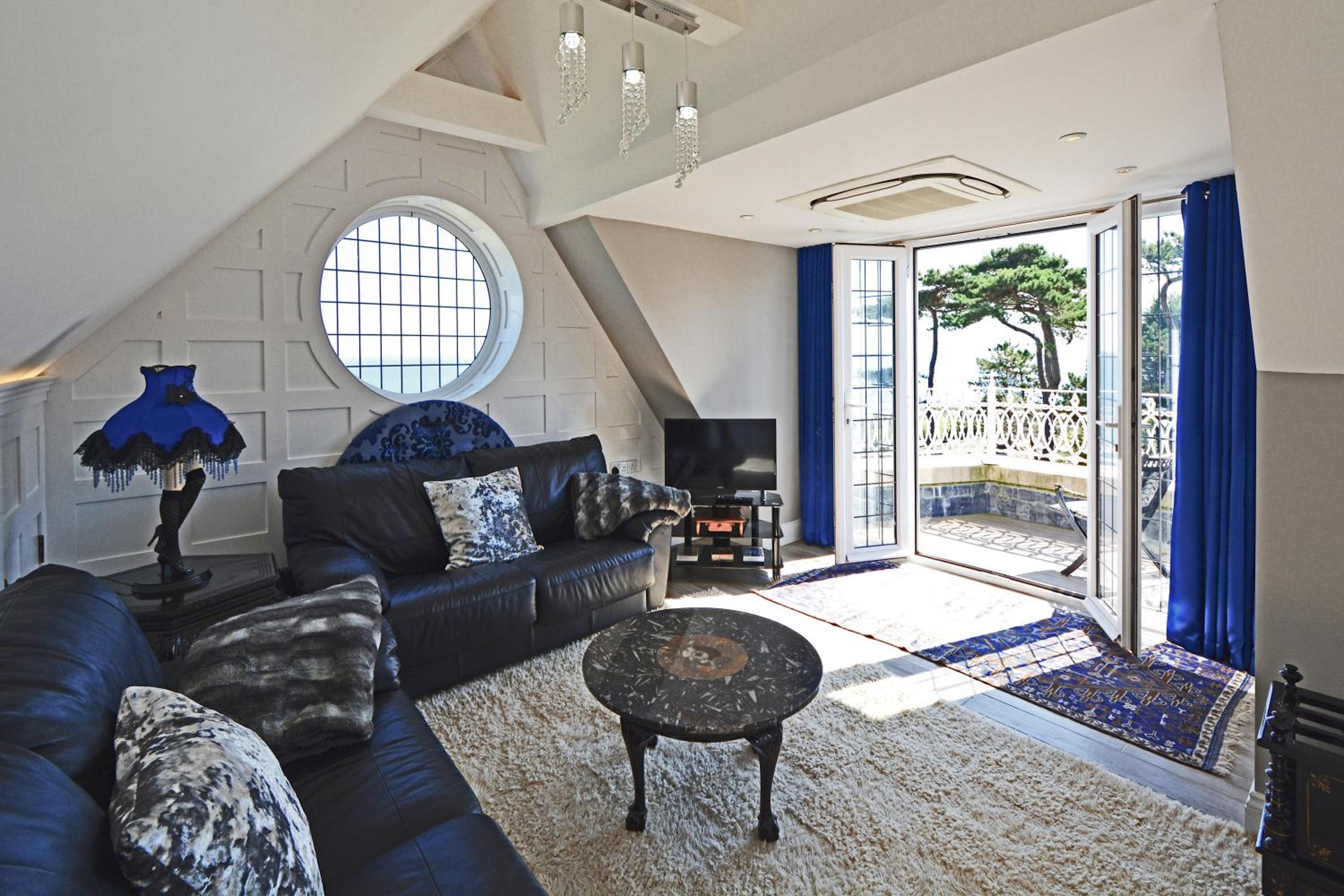 Penthouse Apartment photo 2