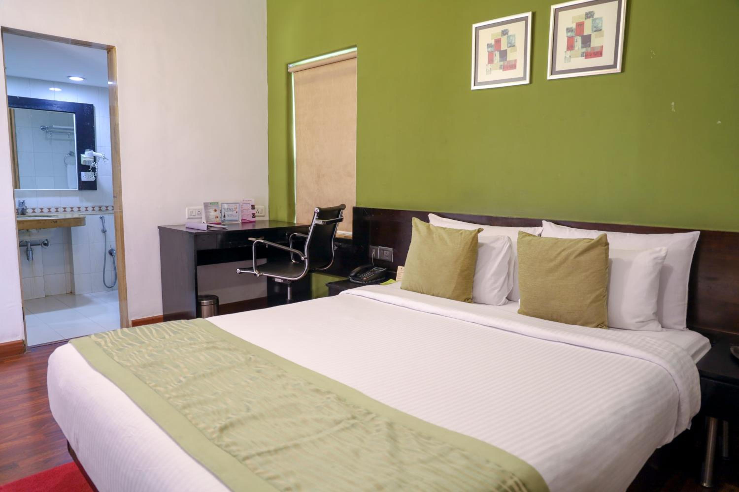 Executive Suite with 15% Discount on Food & Beverages - Photo 4