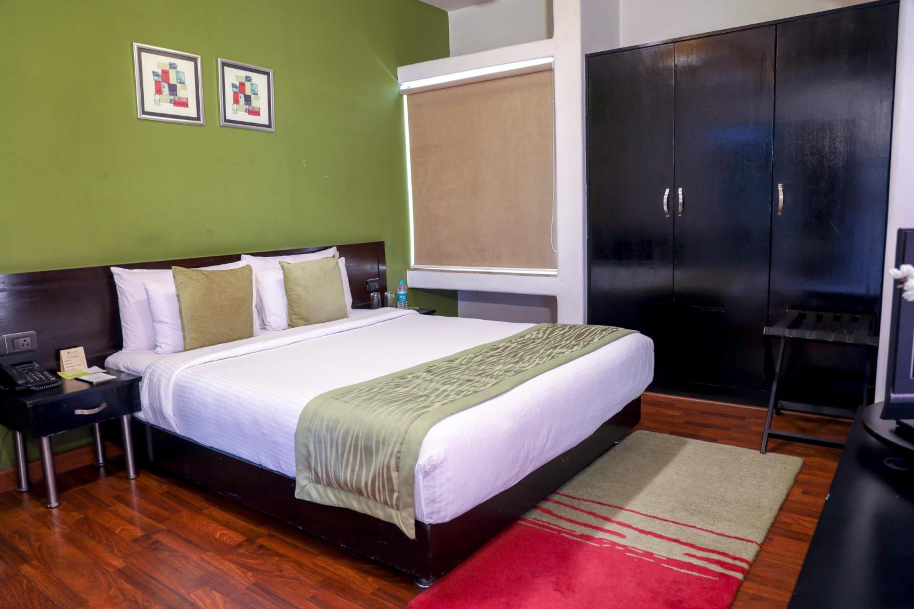 Executive Suite with 15% Discount on Food & Beverages - Photo 6