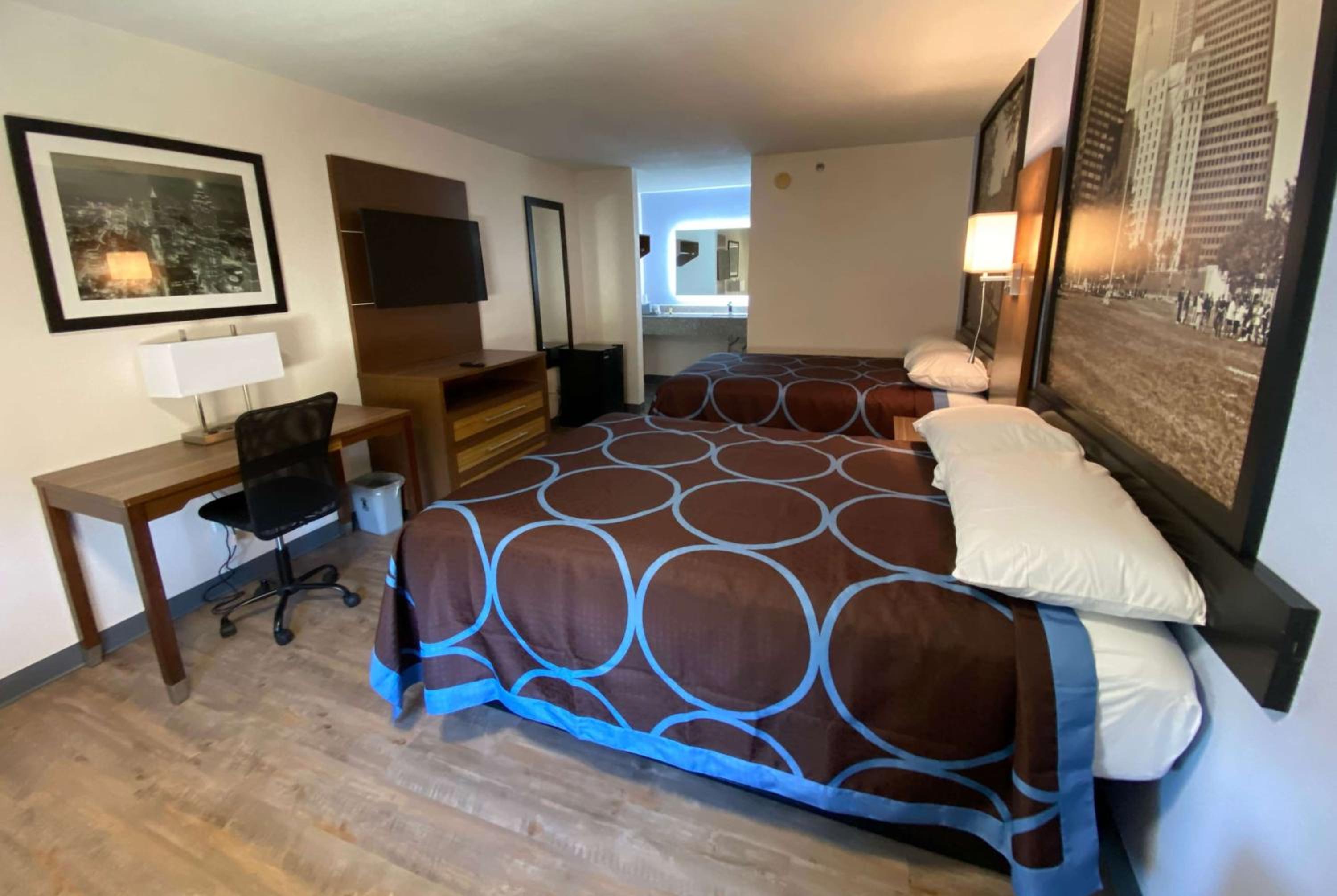 Double Room with Two Double Beds - Smoking - Photo 3