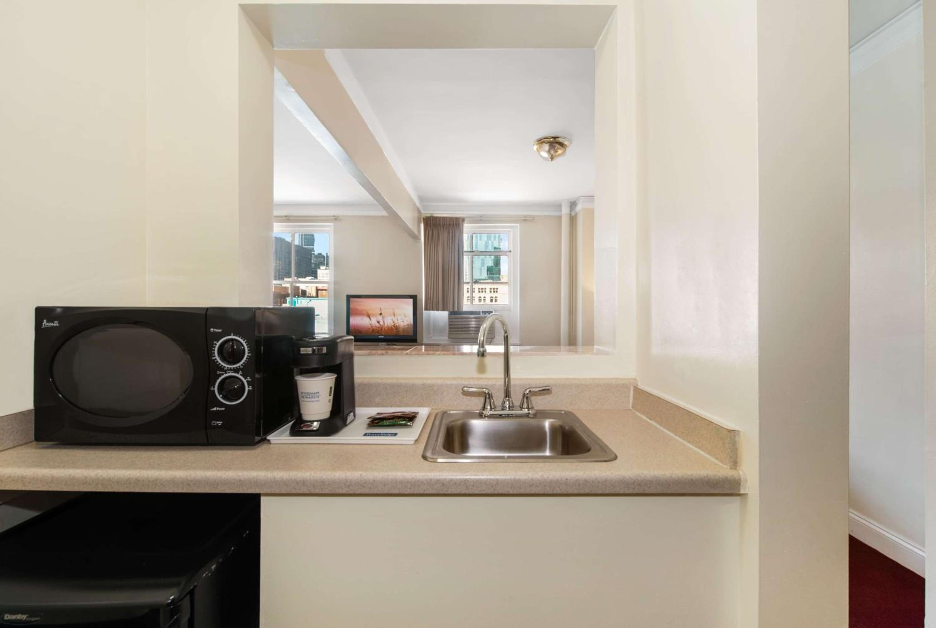 King Studio Suite - Mobility Access/Non-Smoking - Photo 2