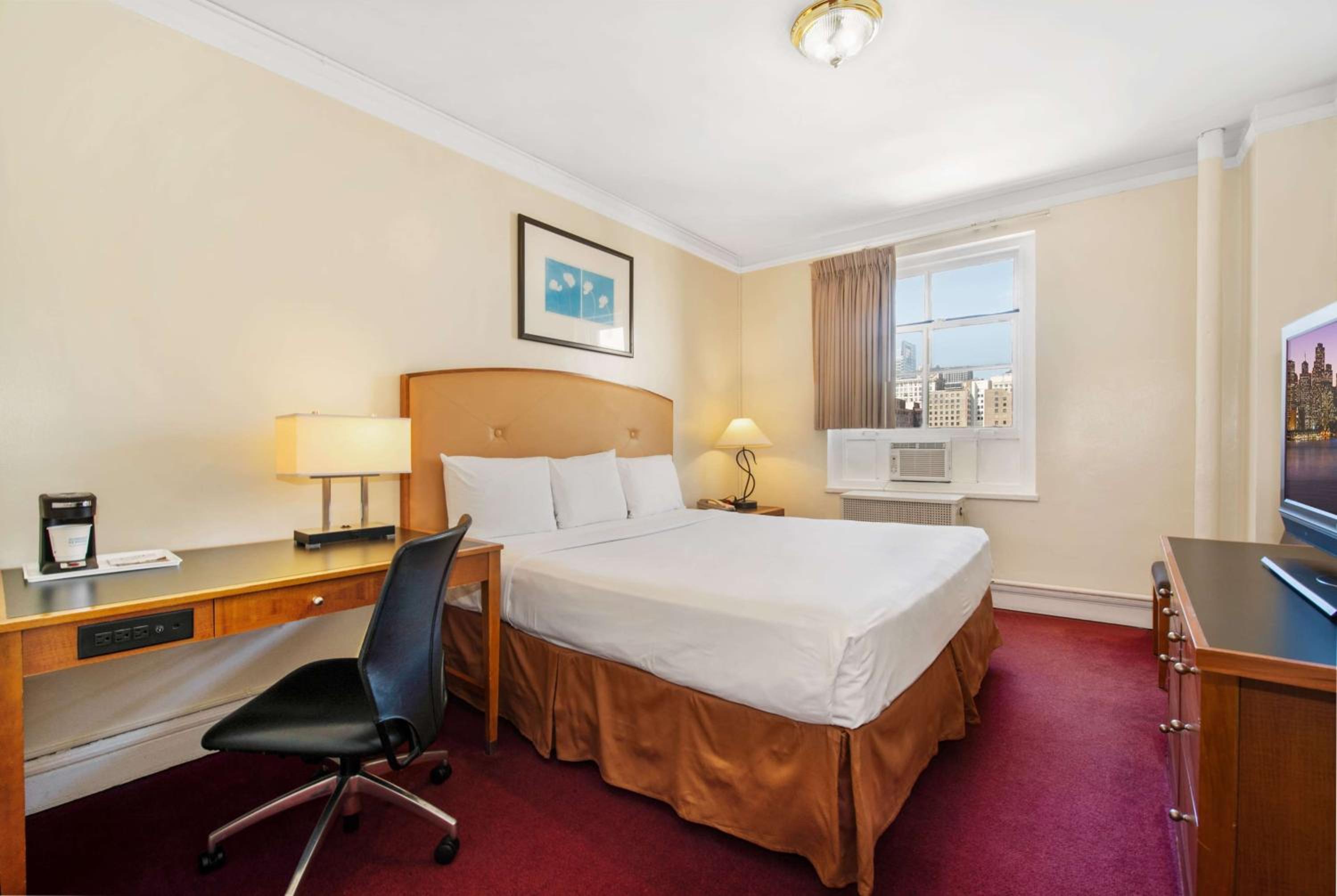 King Room with One King Bed - Non-Smoking - Photo 3