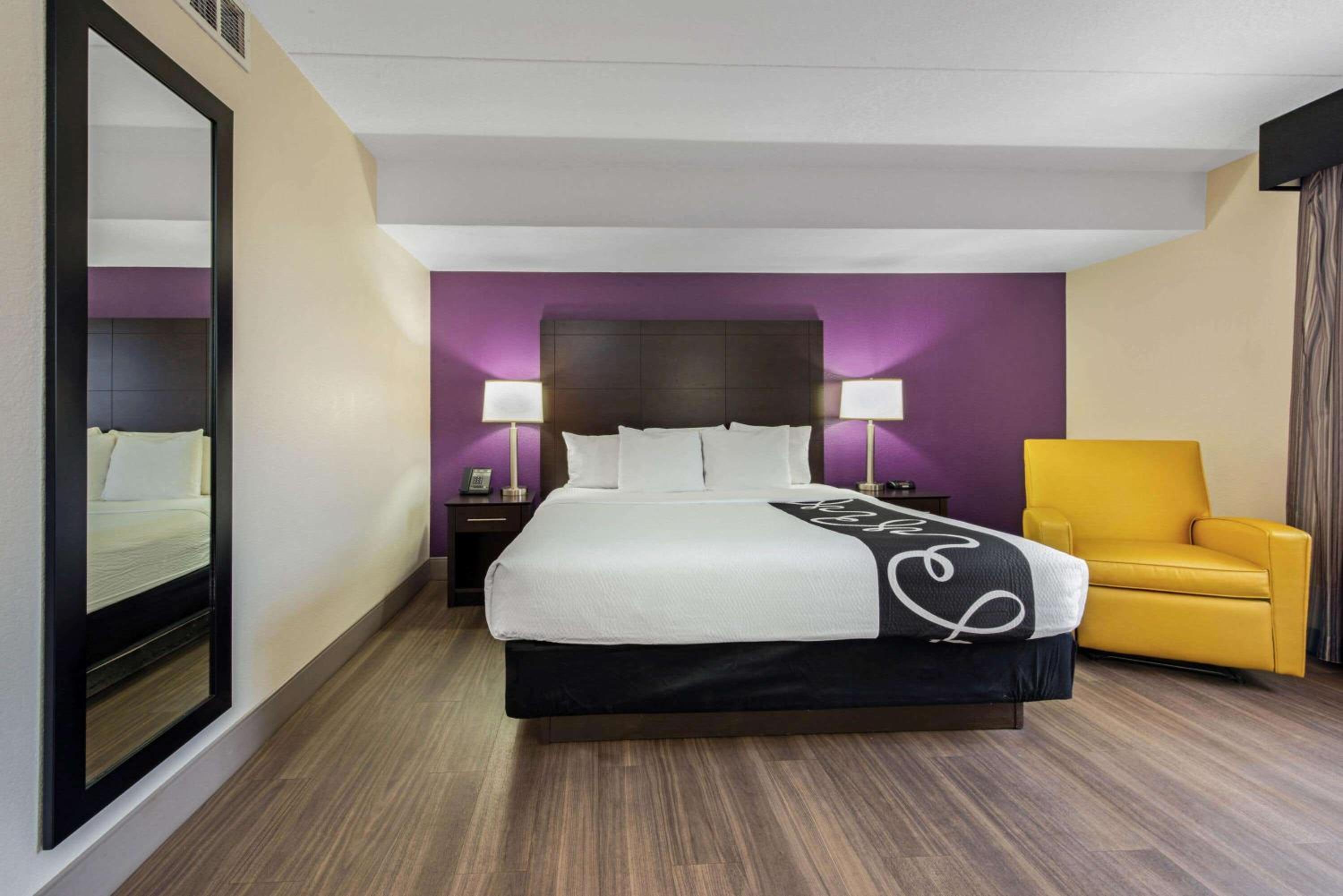 King One-Bedroom Suite - Non-Smoking