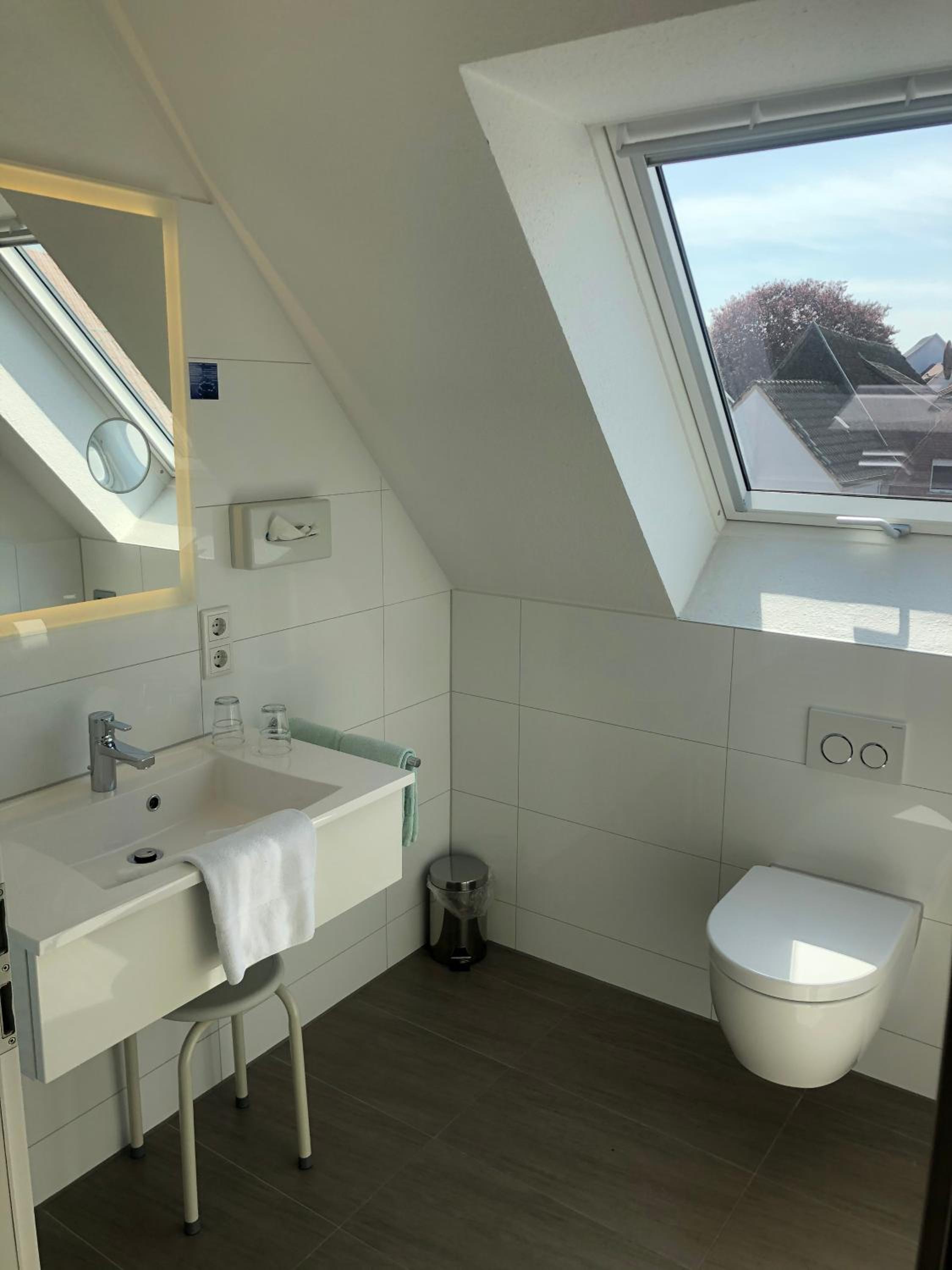 Standard Double or Twin Room - Photo 2