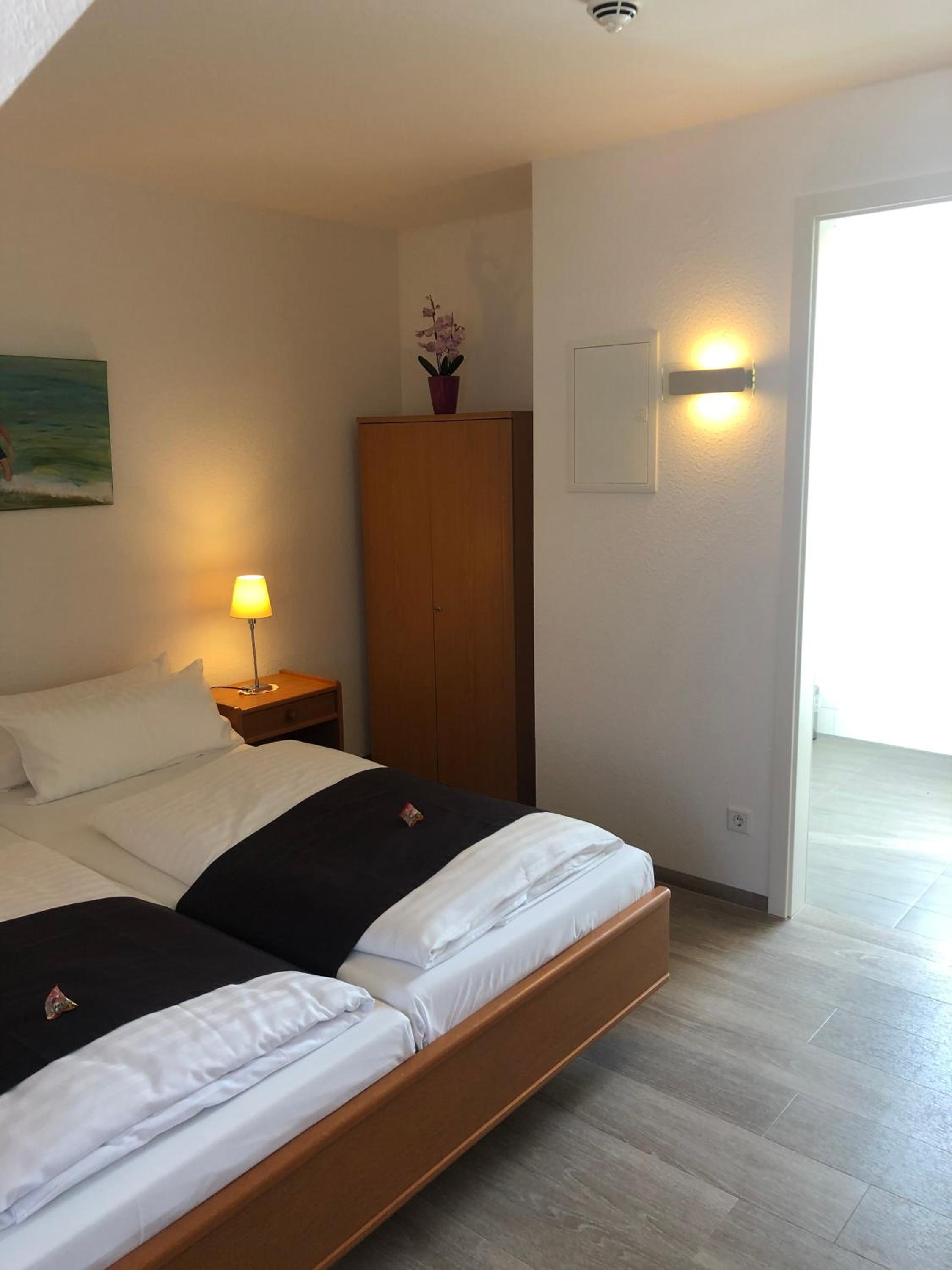 Standard Double or Twin Room - Photo 3