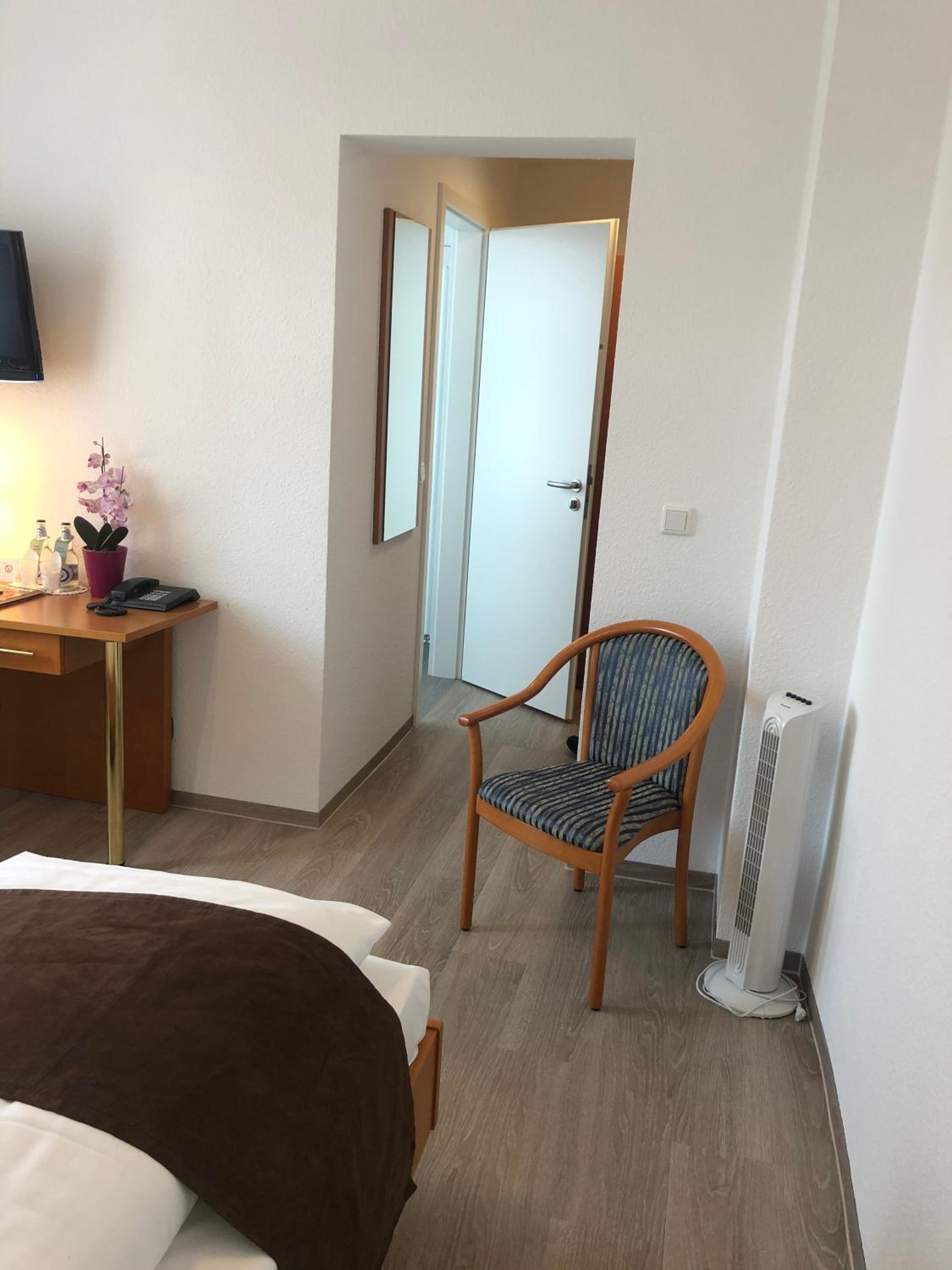 Double or Twin Room - Photo 2