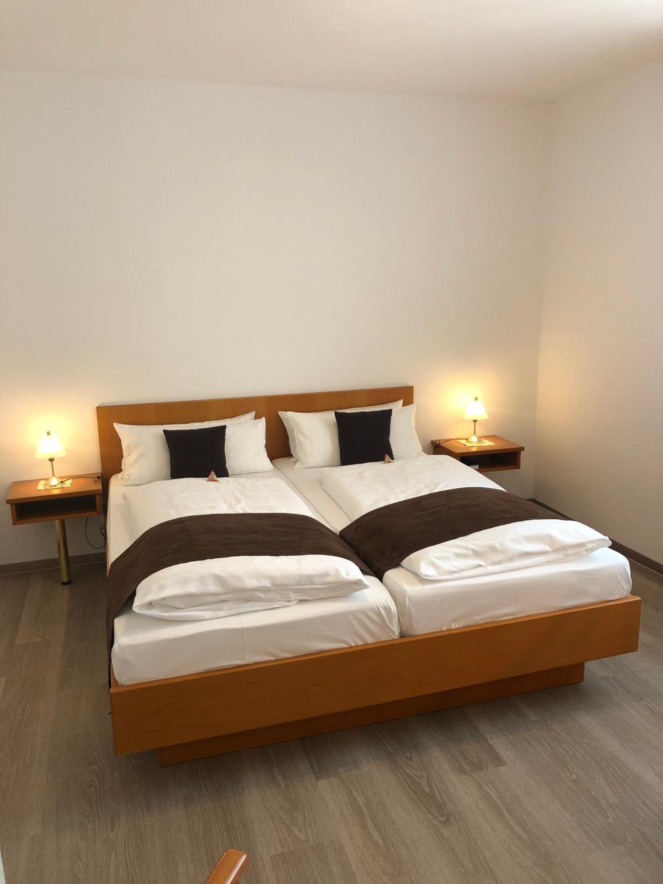 Double or Twin Room - Photo 5