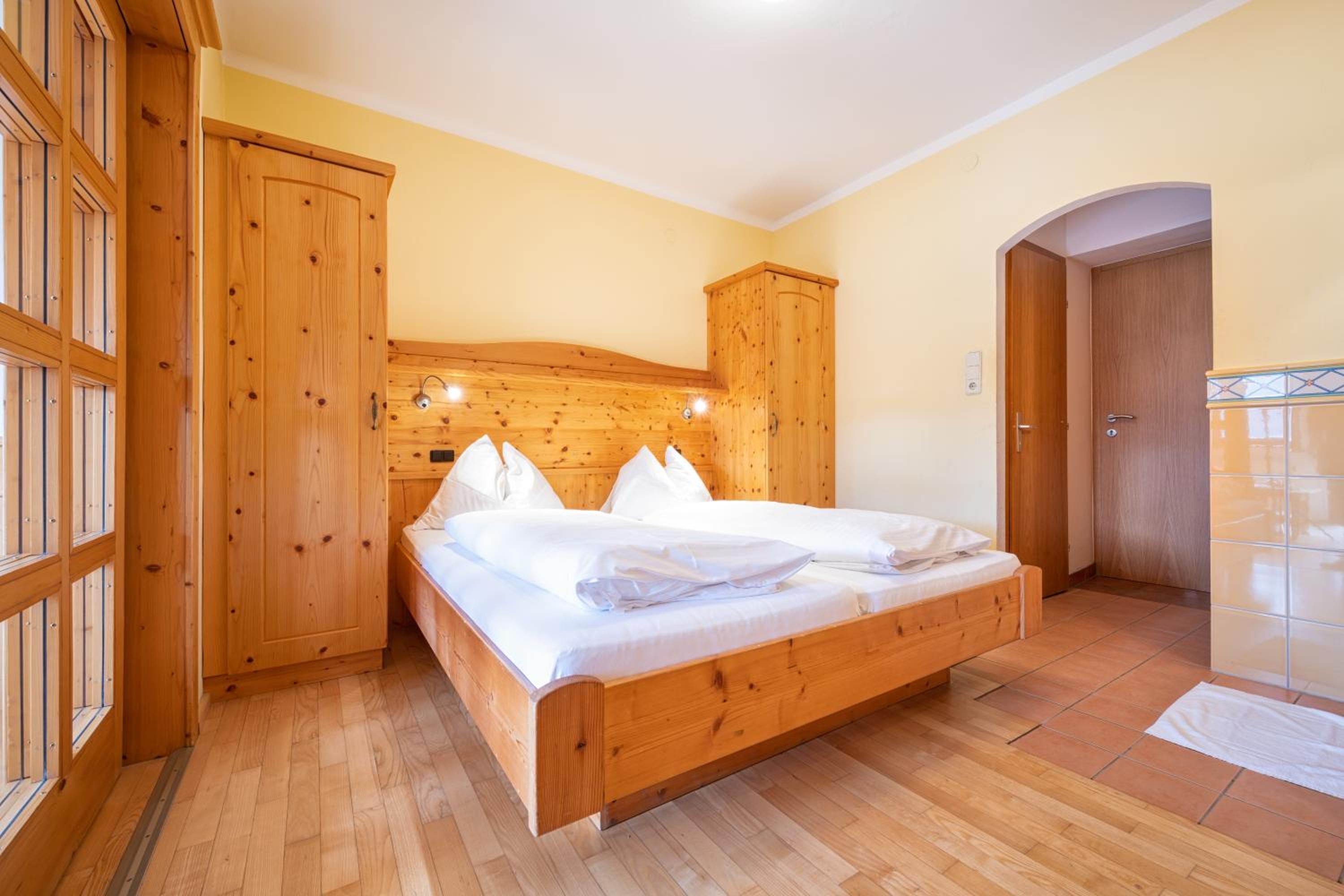 Double Room with Balcony (2 Adults + 1 Child) photo 3