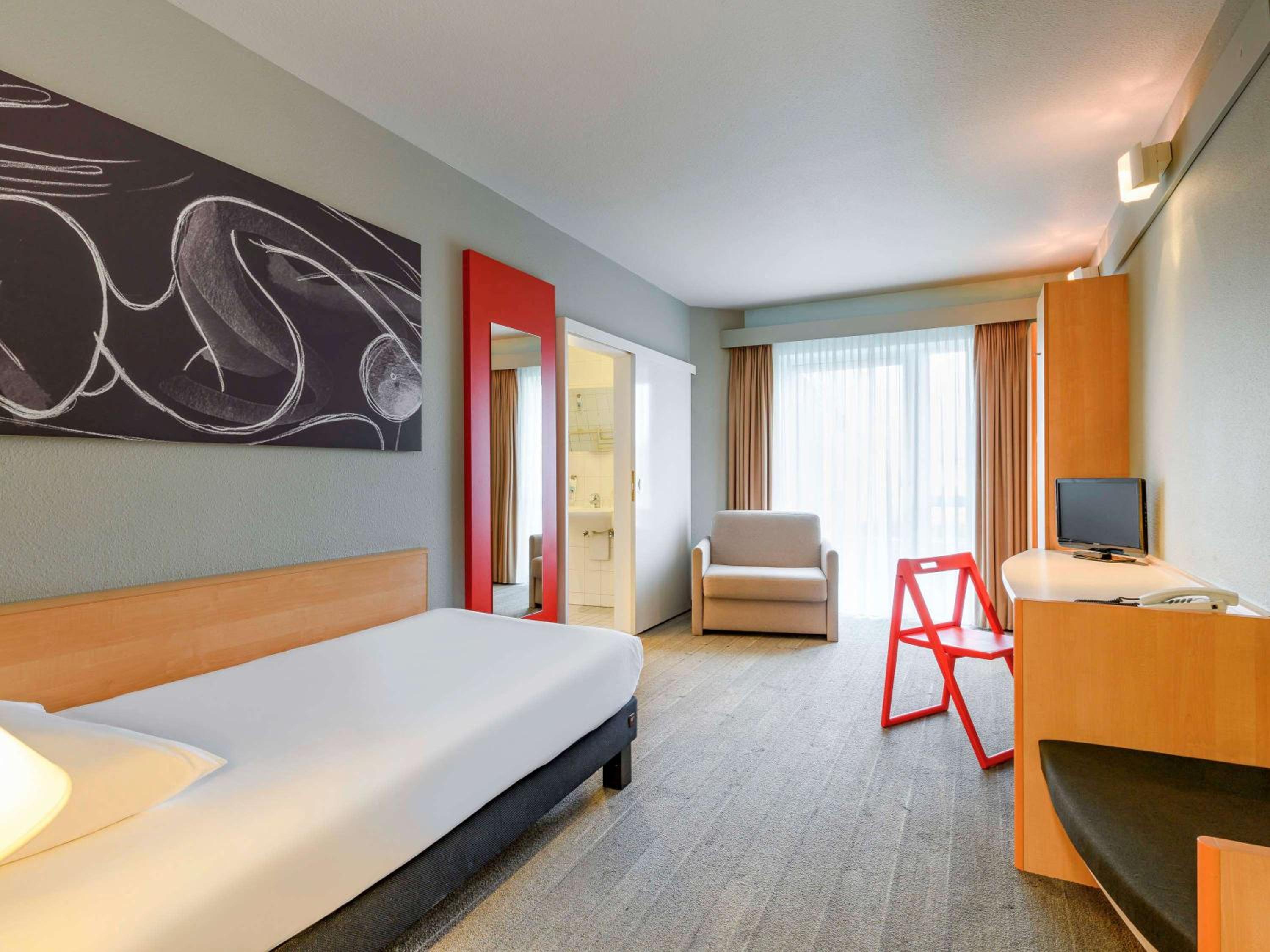Standard Single Room with Sofabed - Disability Access