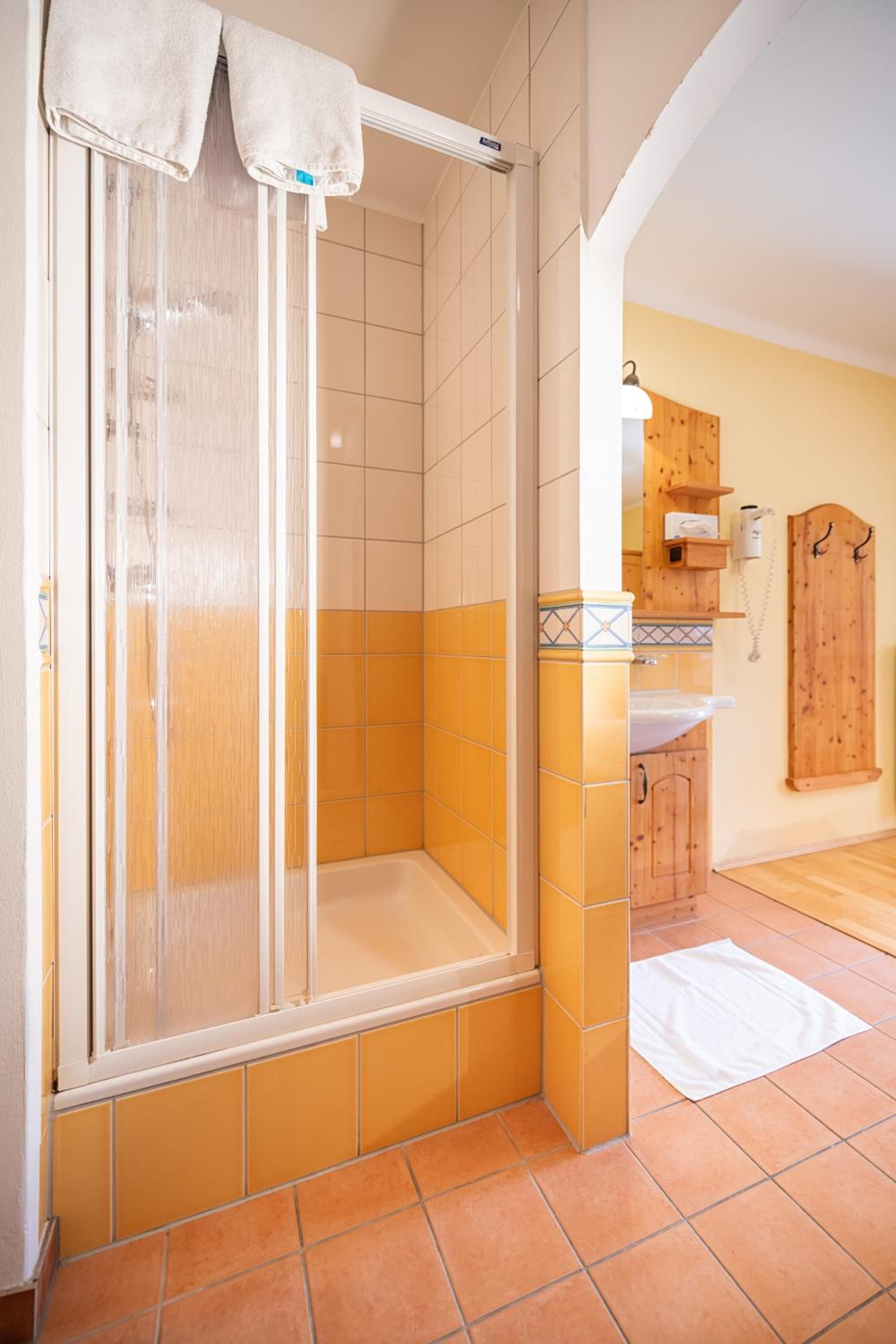 Double Room with Balcony (2 Adults + 1 Child) photo 2