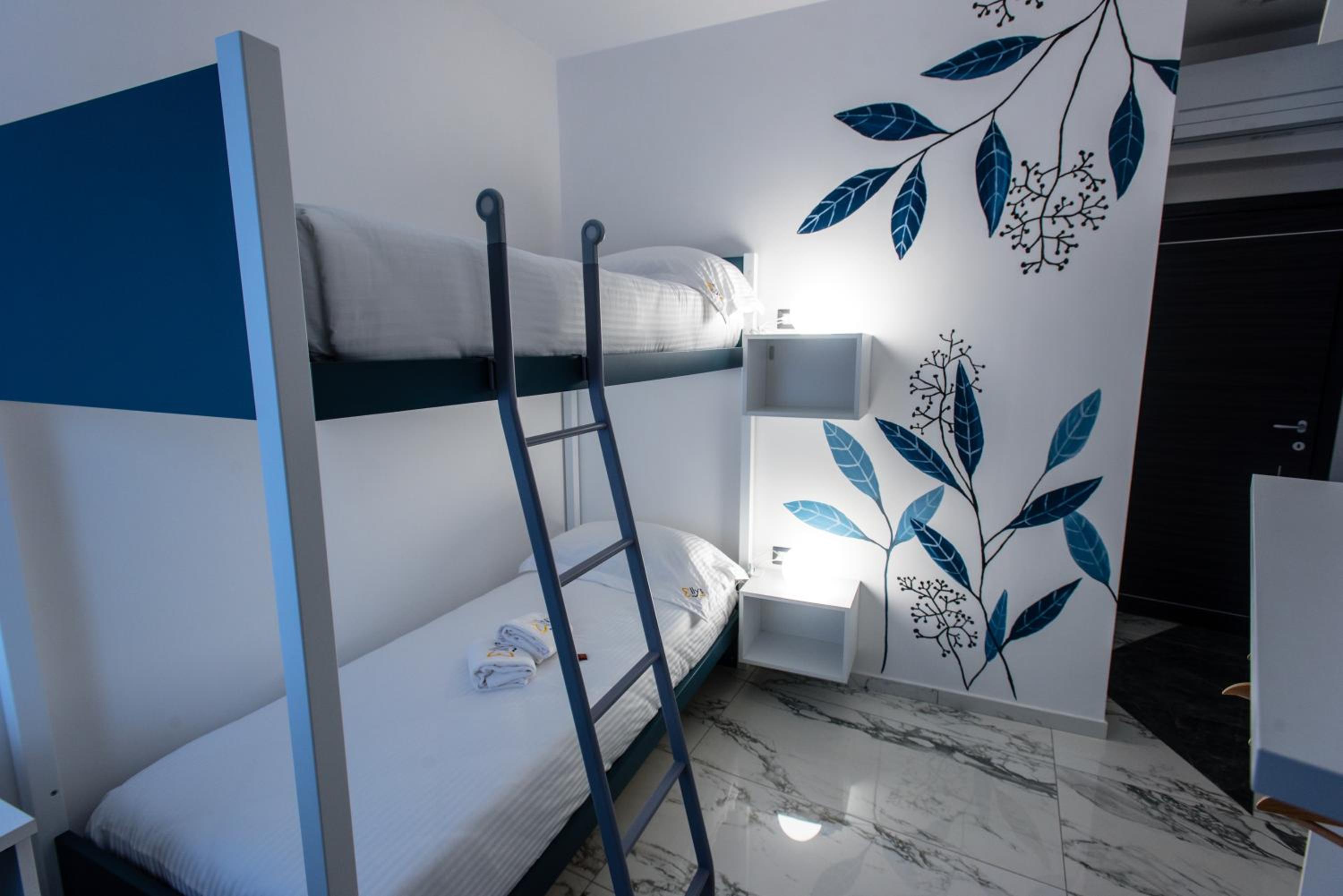 Twin Room with Private Bathroom - Photo 6