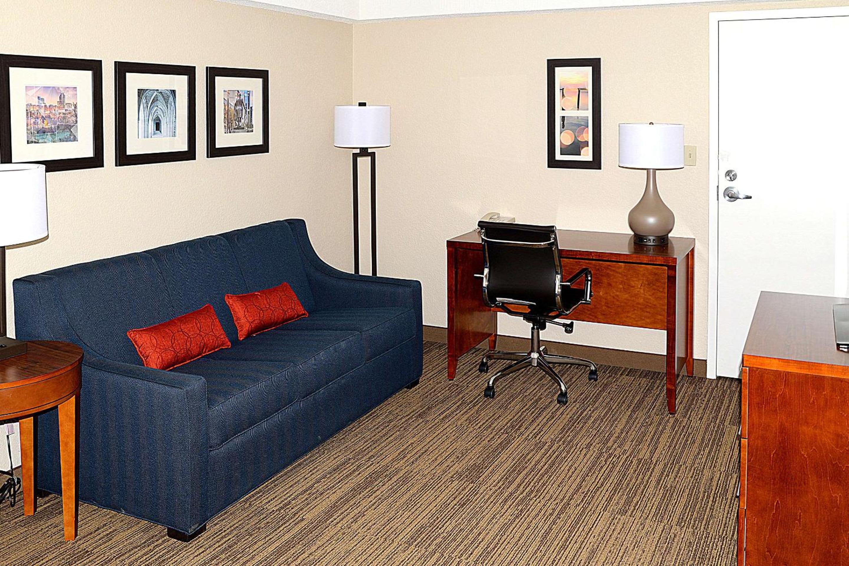 Superior King Suite - Non-Smoking - Photo 2