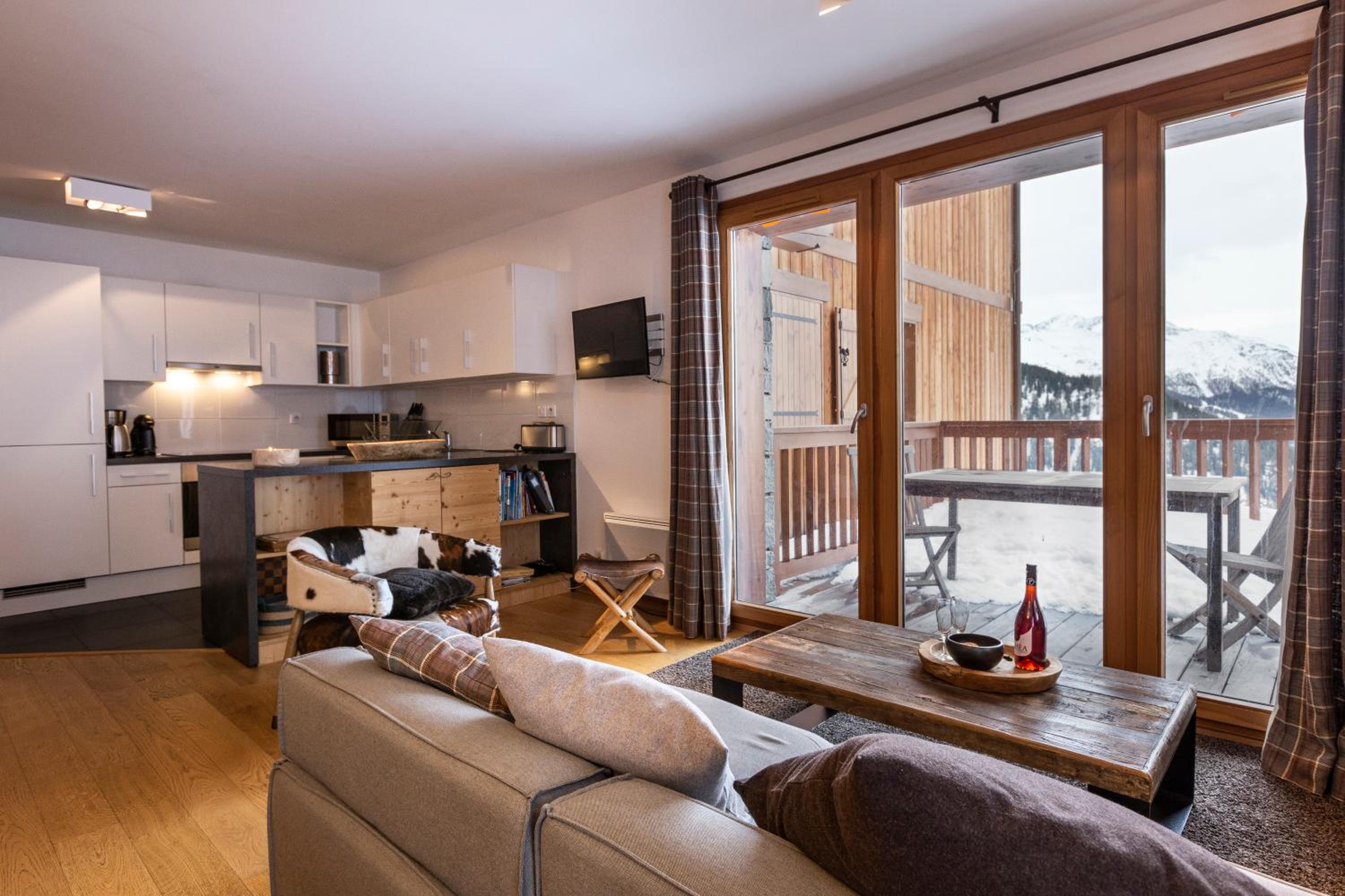 Apartment with Mountain View