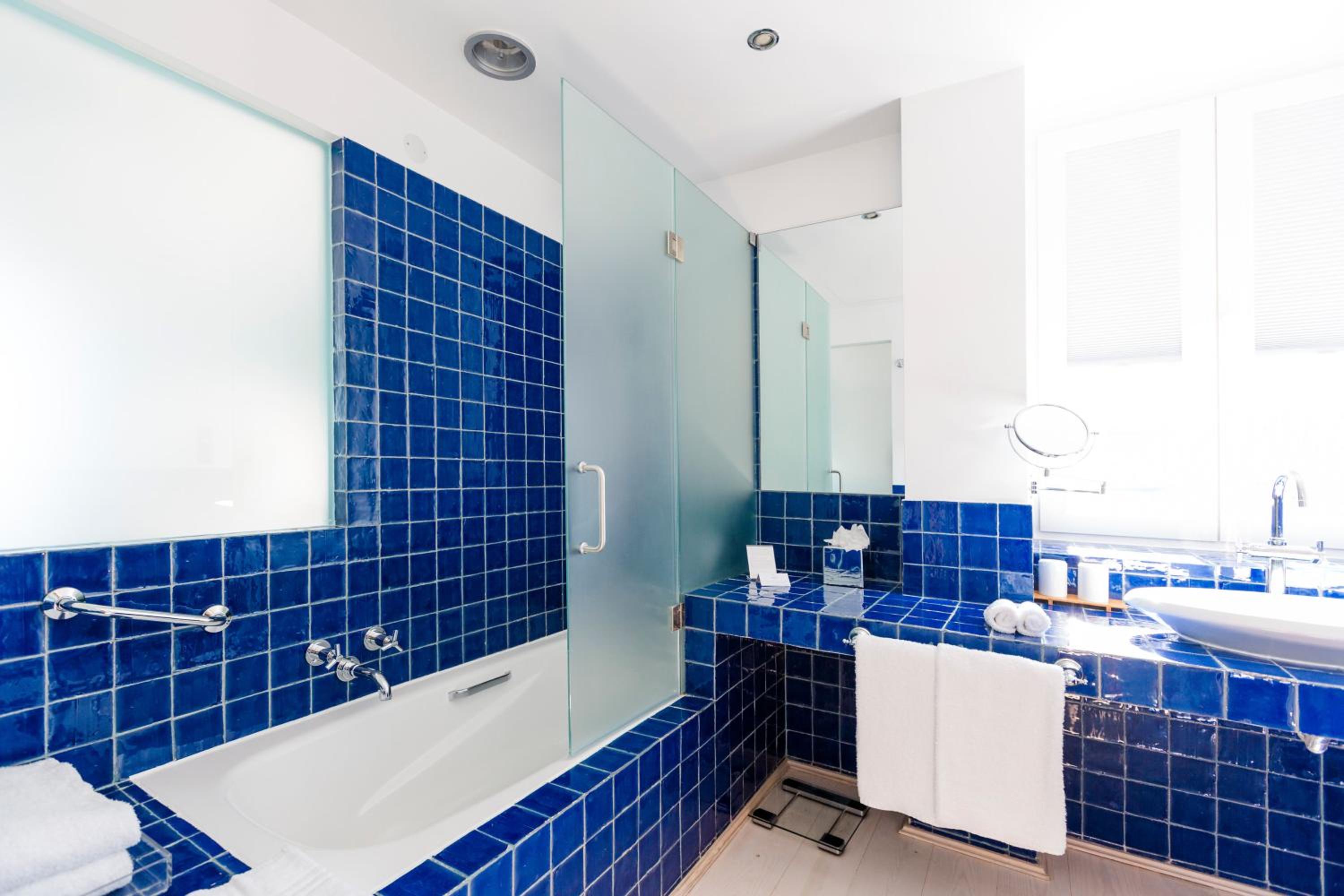 Deluxe Double Room with Sea View - Photo 8