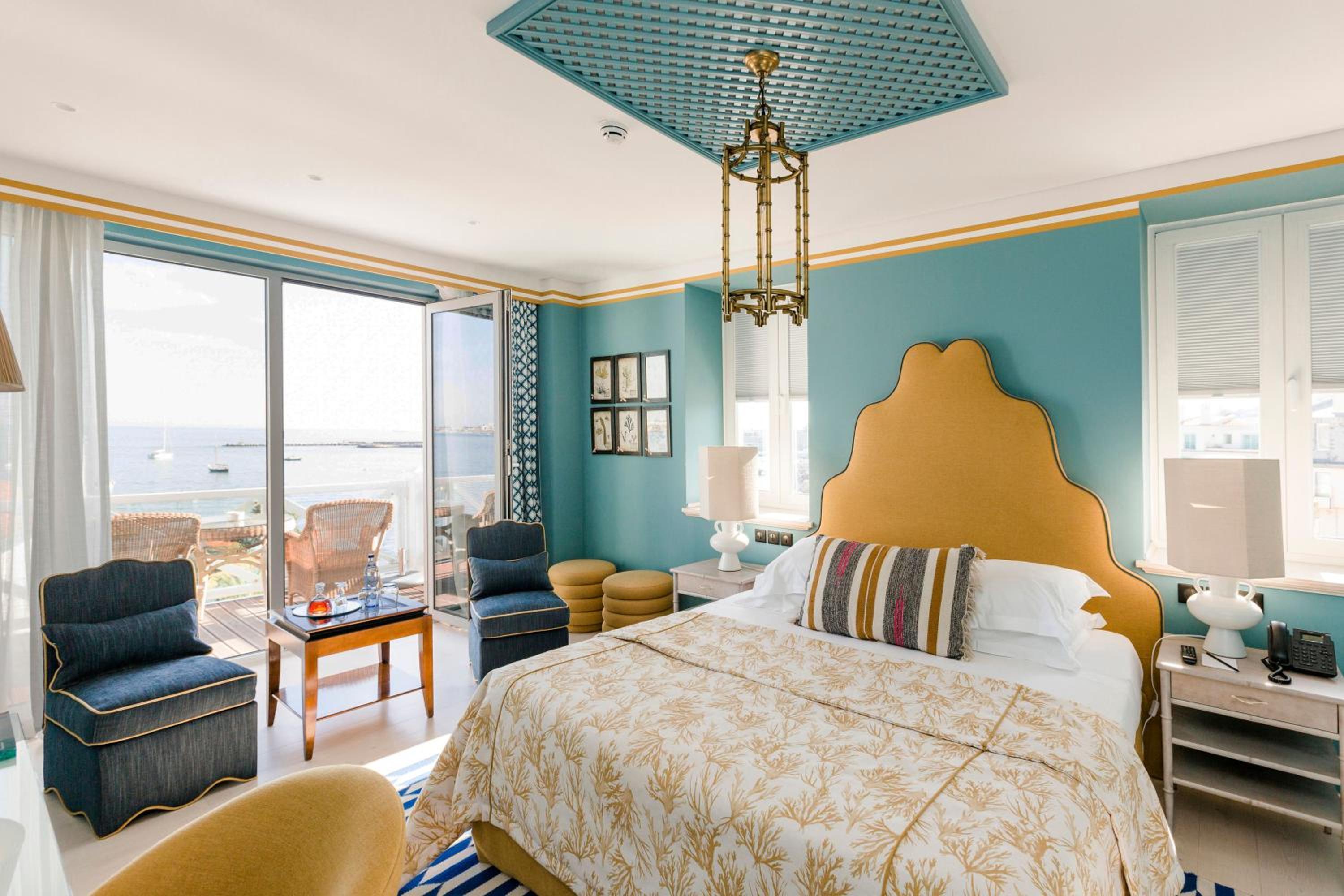 Deluxe Double Room with Sea View - Photo 10