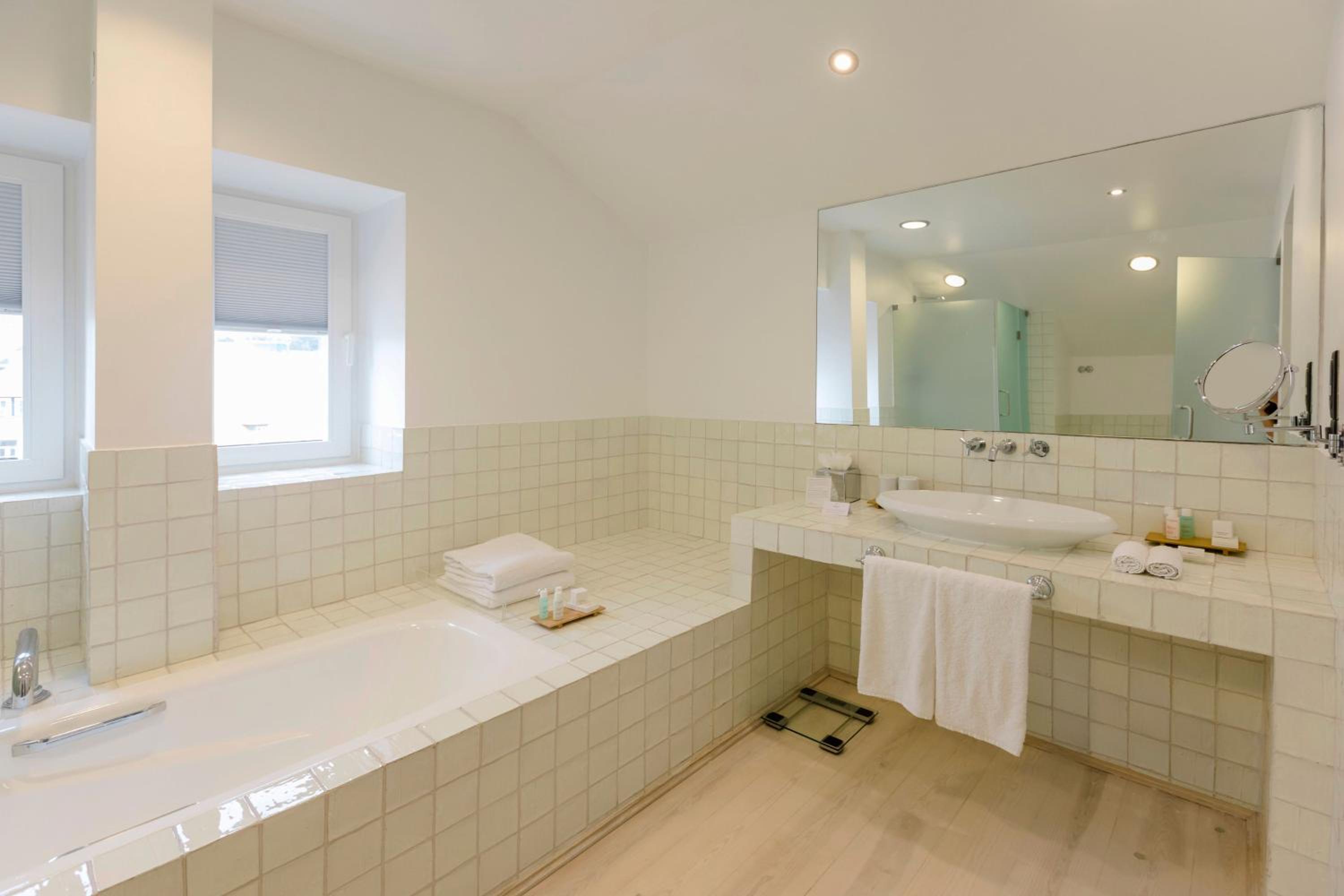 Suite with Sea View - Photo 3