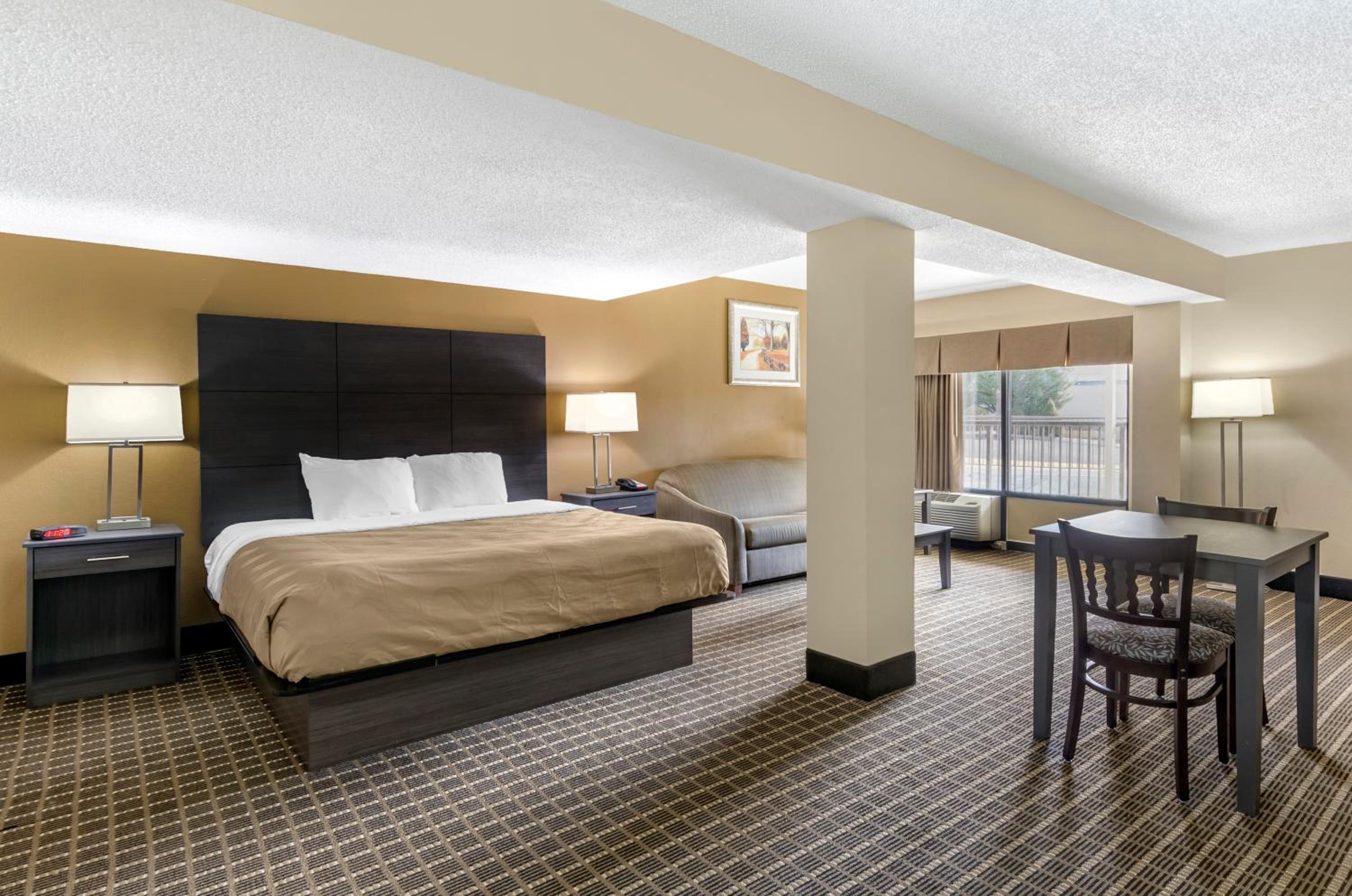 King Suite - Non-Smoking - Photo 1