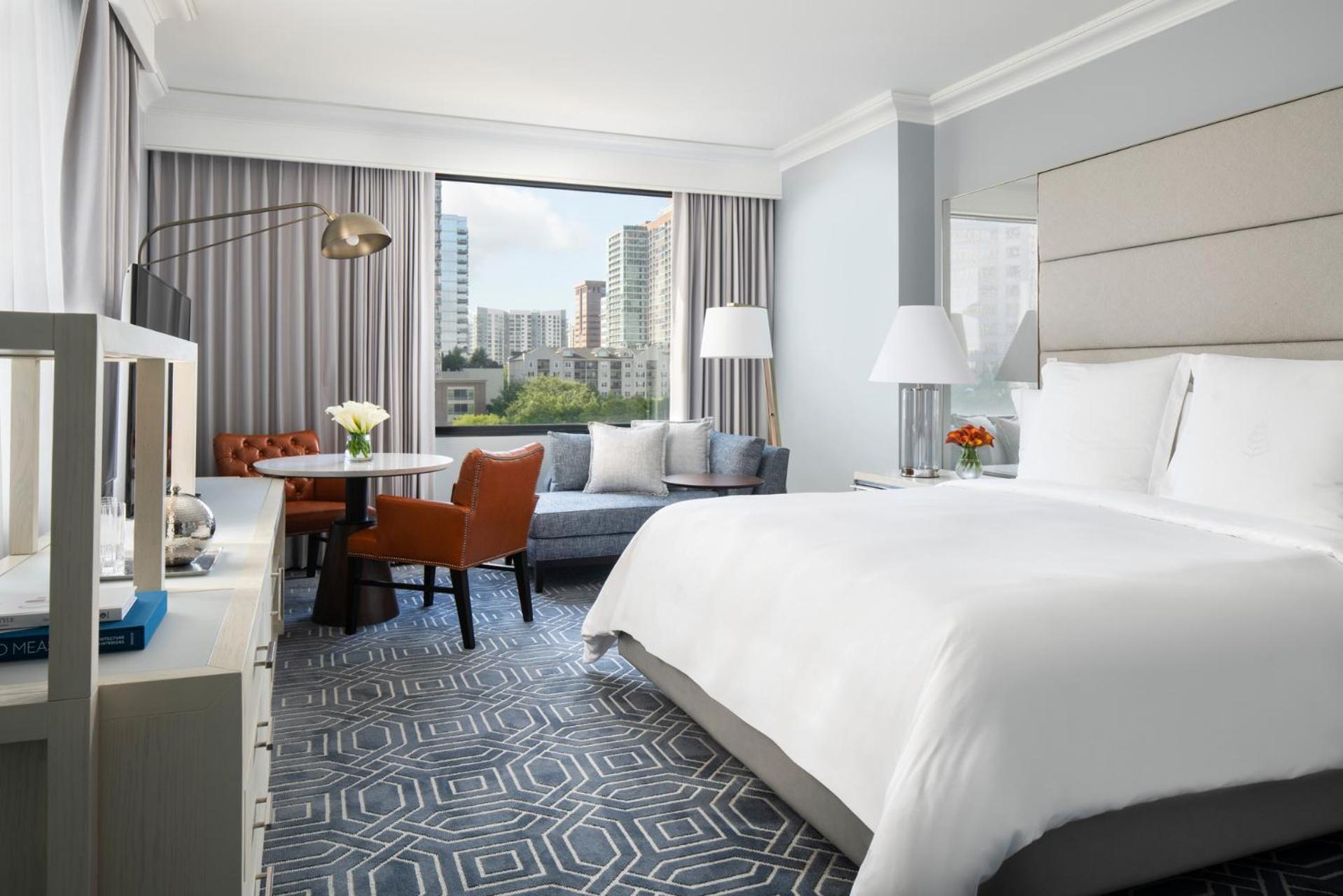 Premier King Room with City View