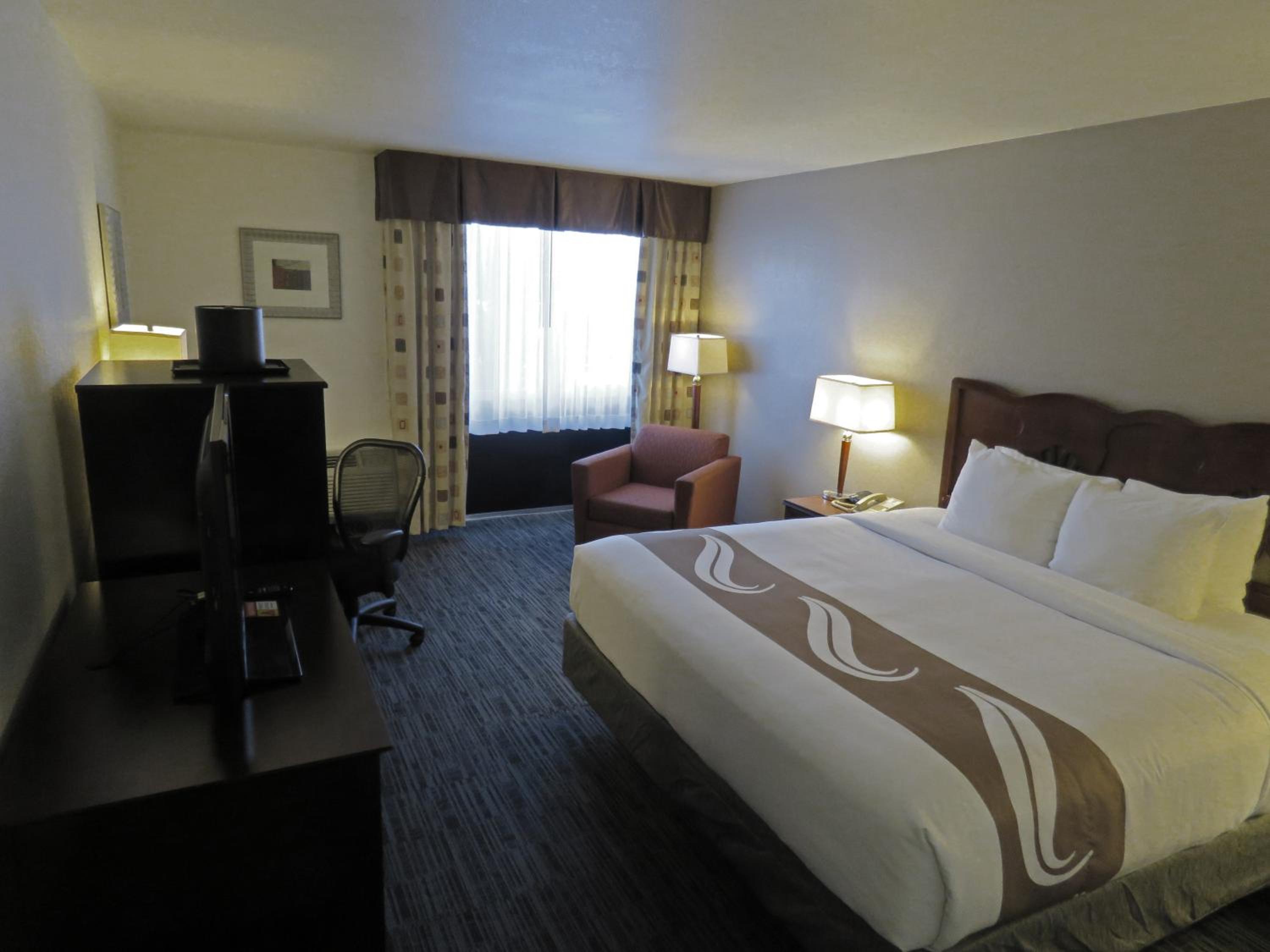 King Room - Non-Smoking - Photo 1