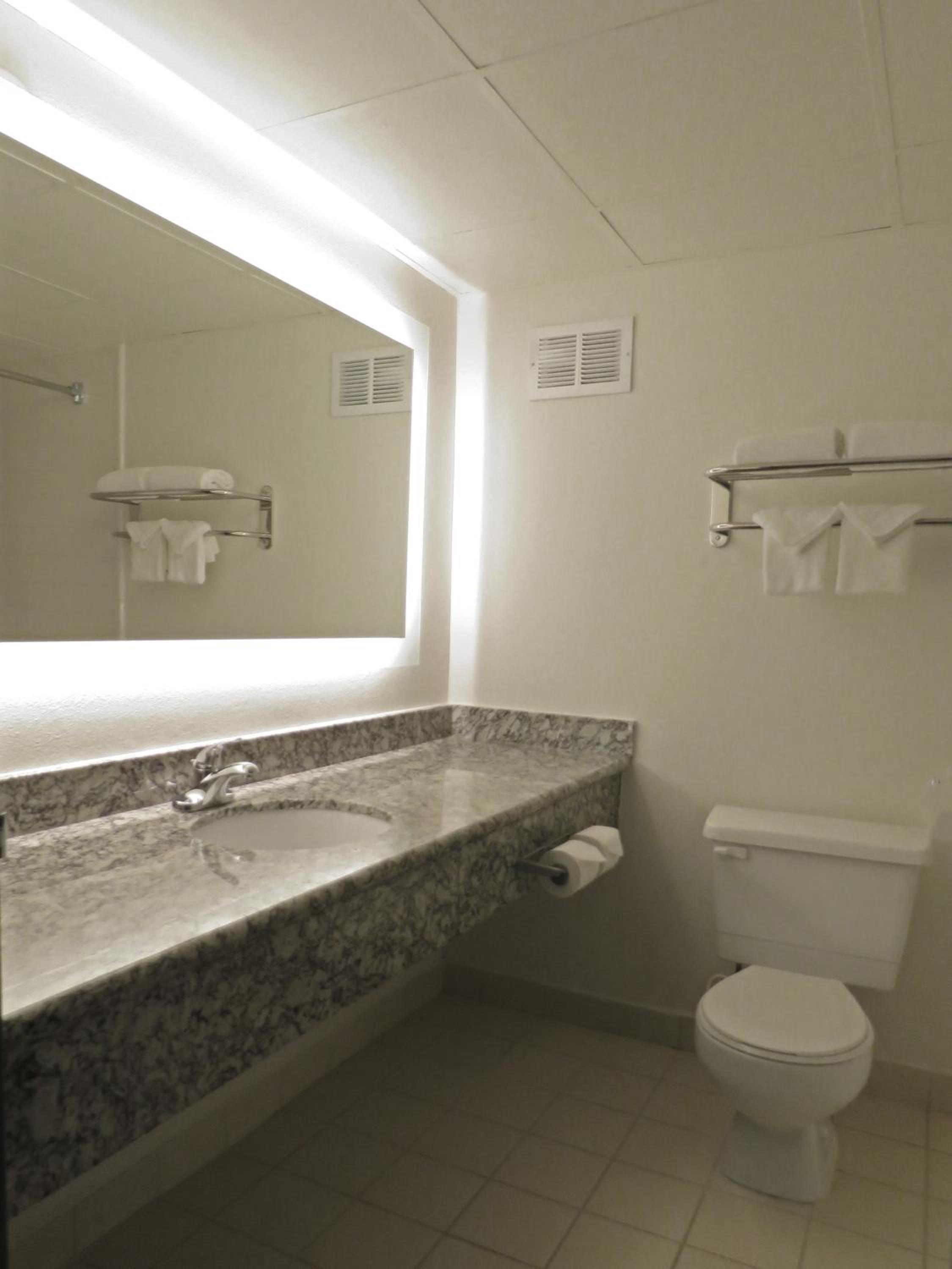 King Room - Non-Smoking - Photo 2