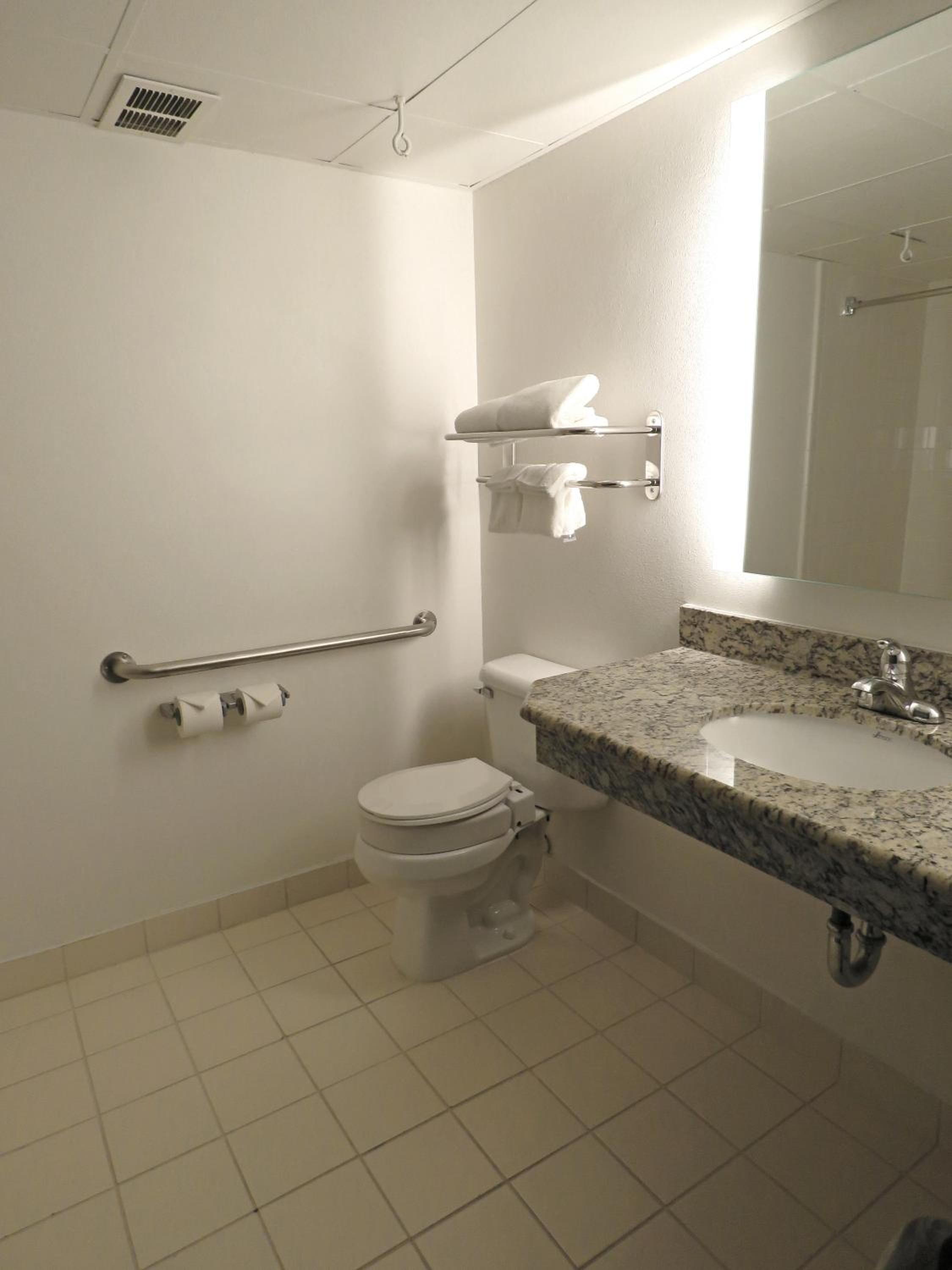 King Room - Accessible/Non-Smoking - Photo 2