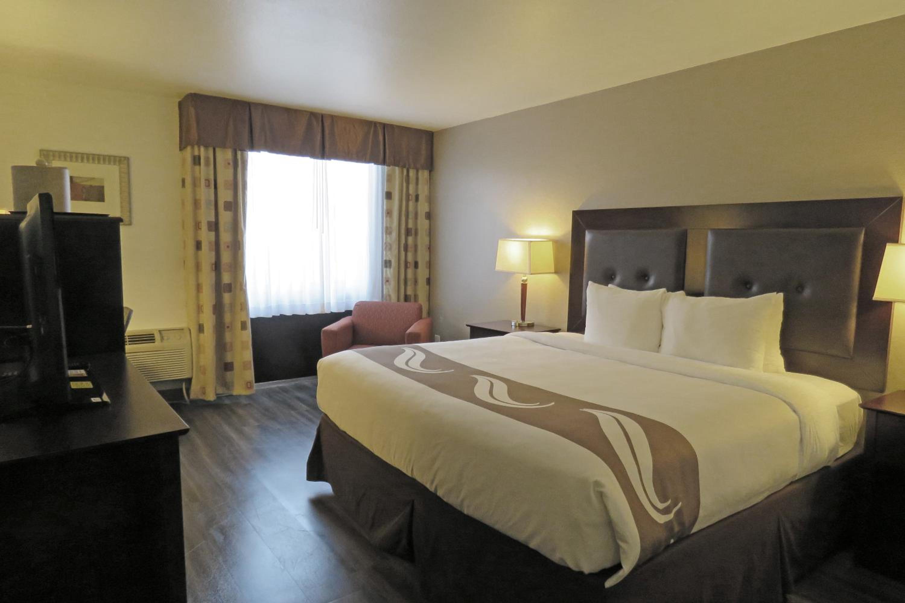 King Room - Accessible/Non-Smoking - Photo 1