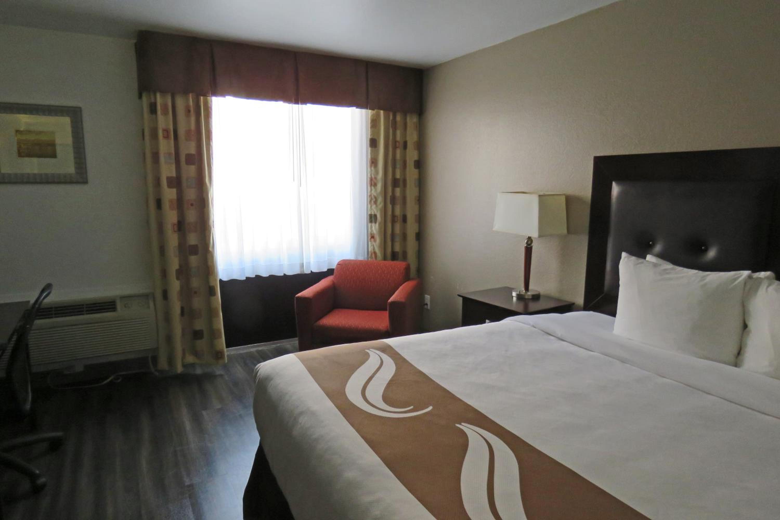 King Room - Accessible/Non-Smoking - Photo 3
