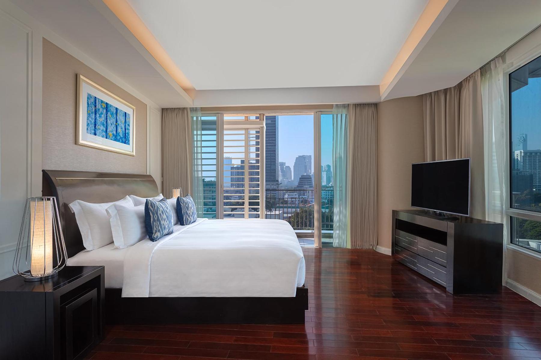 One-Bedroom Premium Suite King - Club Benefits Included photo 3
