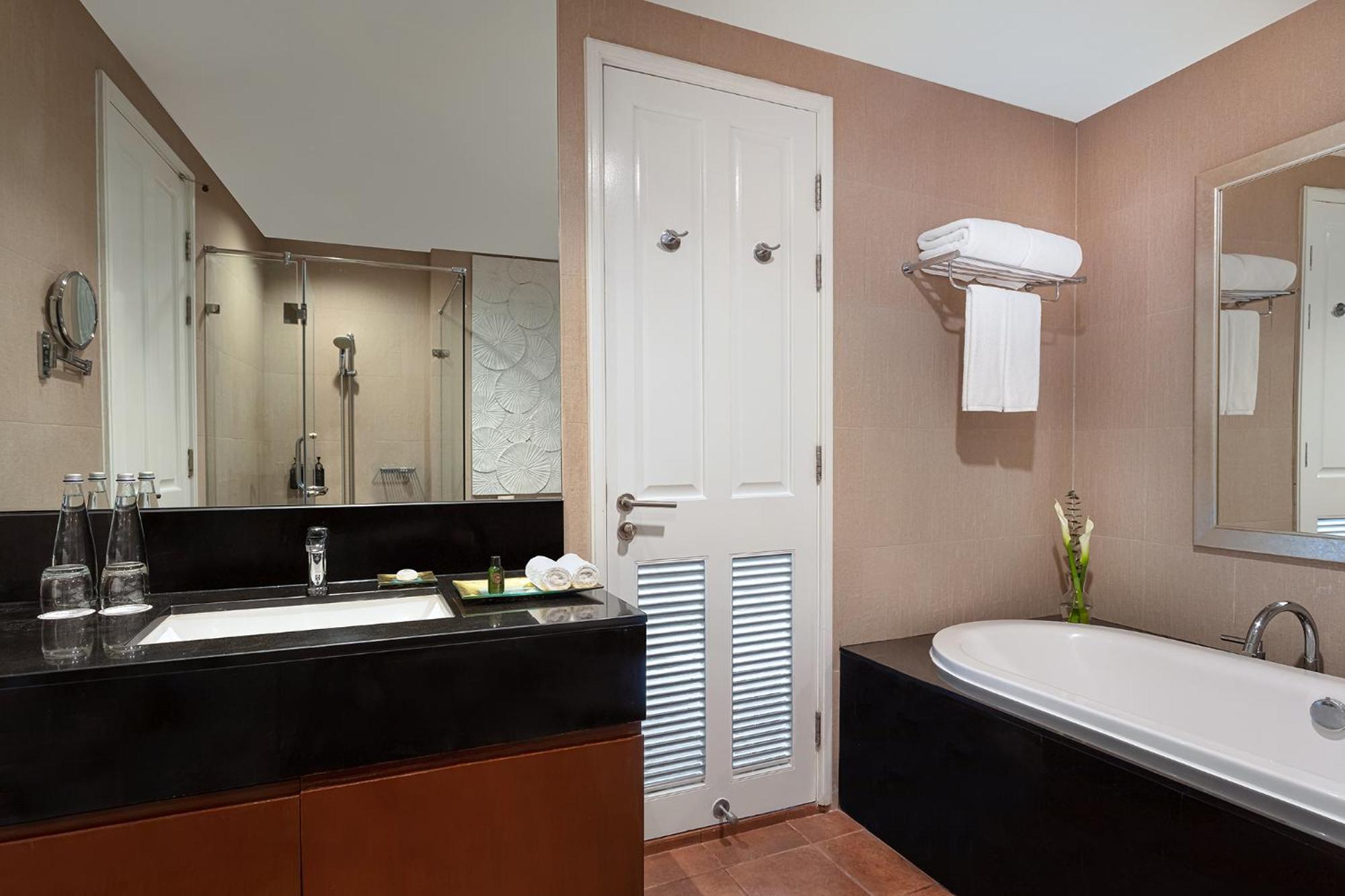Two-Bedroom Superior Suite - Club Benefits Included photo 3