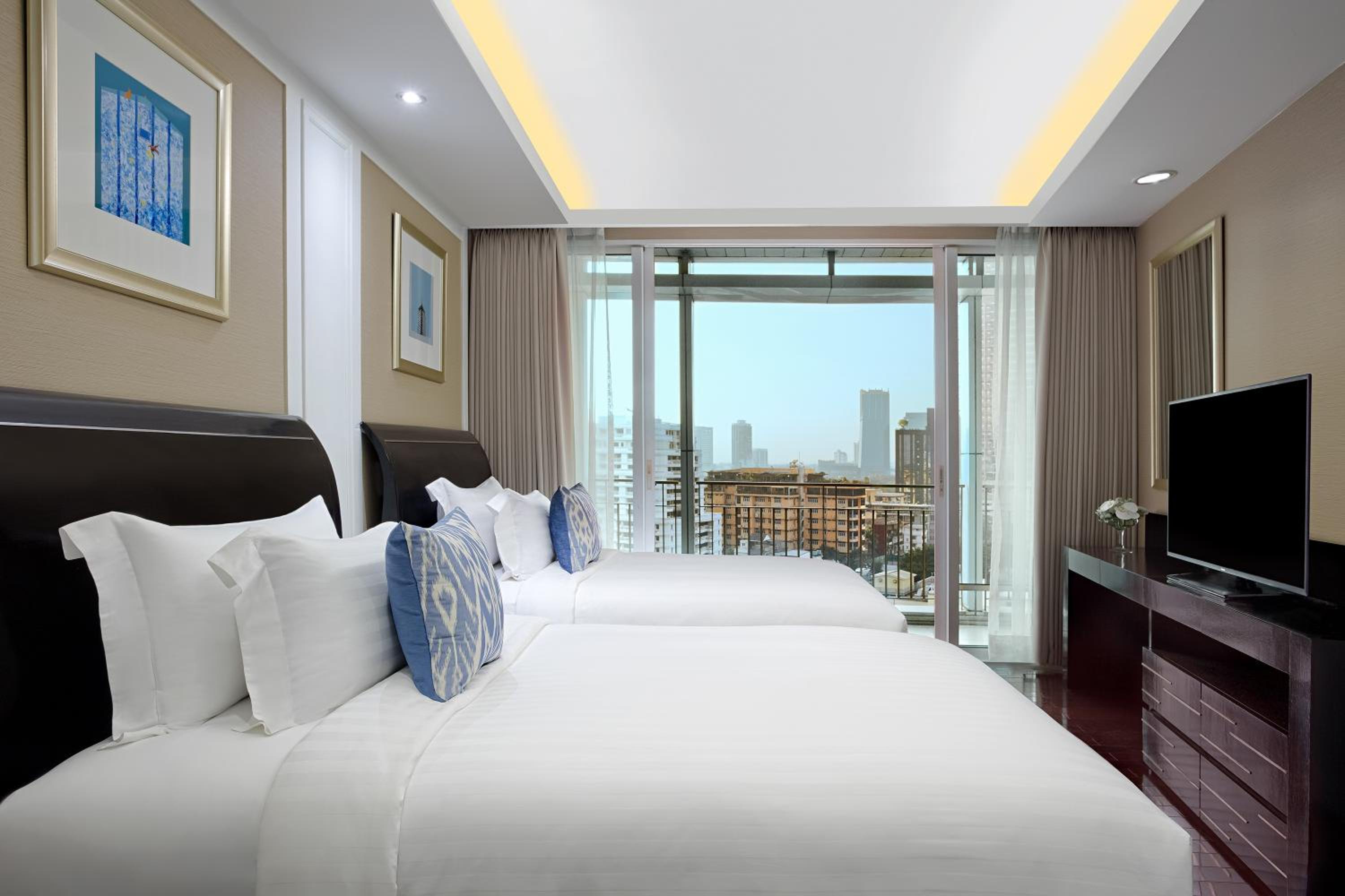 Two-Bedroom Deluxe Suite - Club Benefits Included photo 1