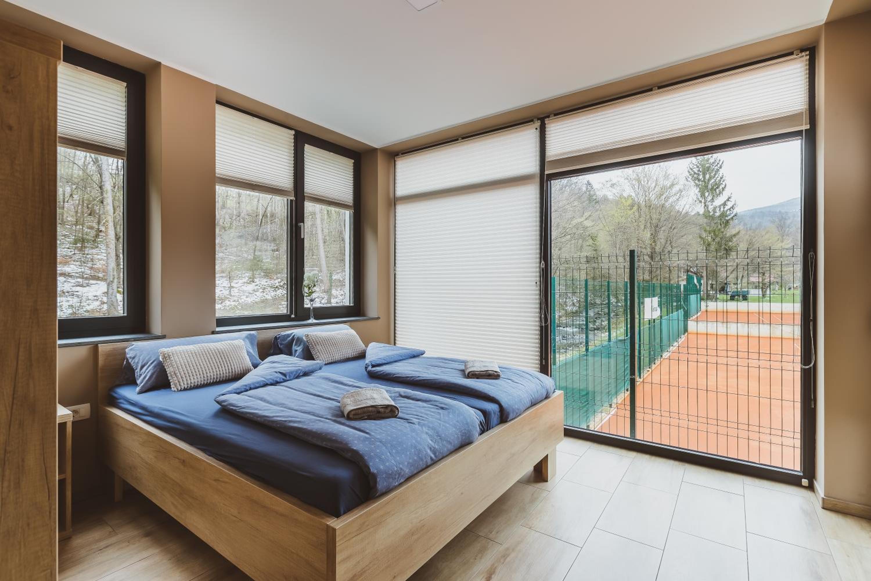 Apartment with Mountain View - Photo 1