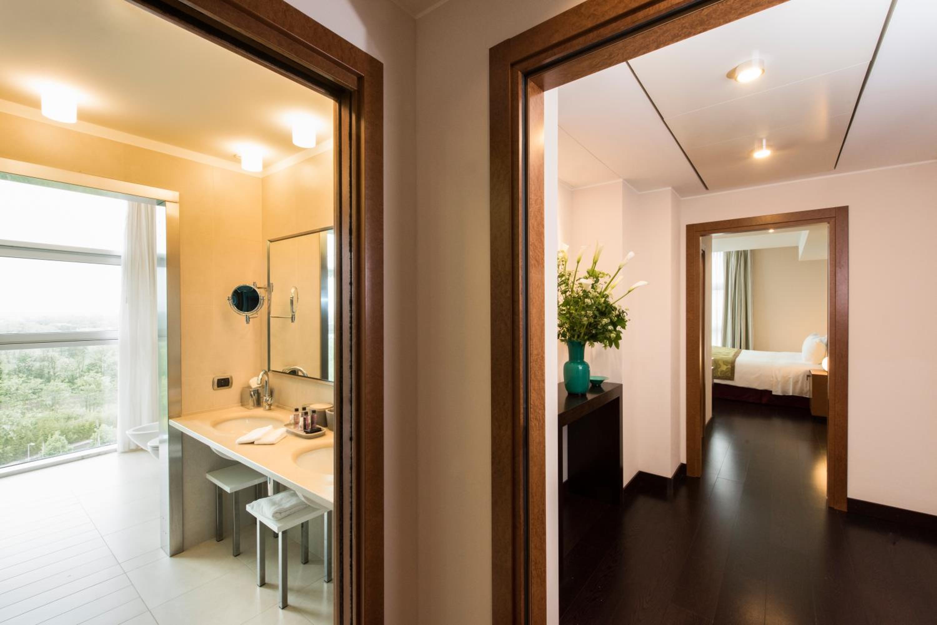 Two-Bedroom Suite - Photo 6