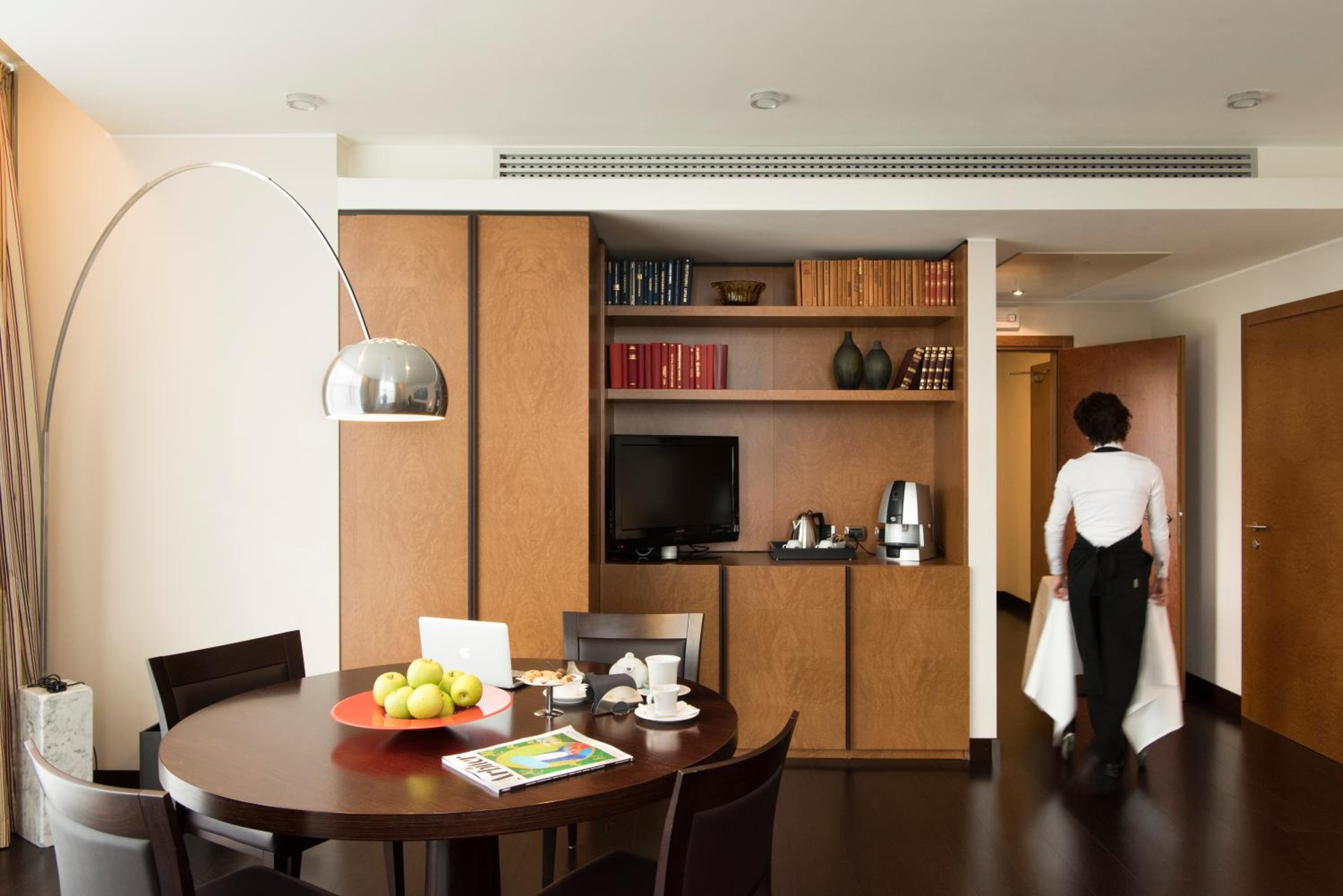 Two-Bedroom Suite - Photo 5