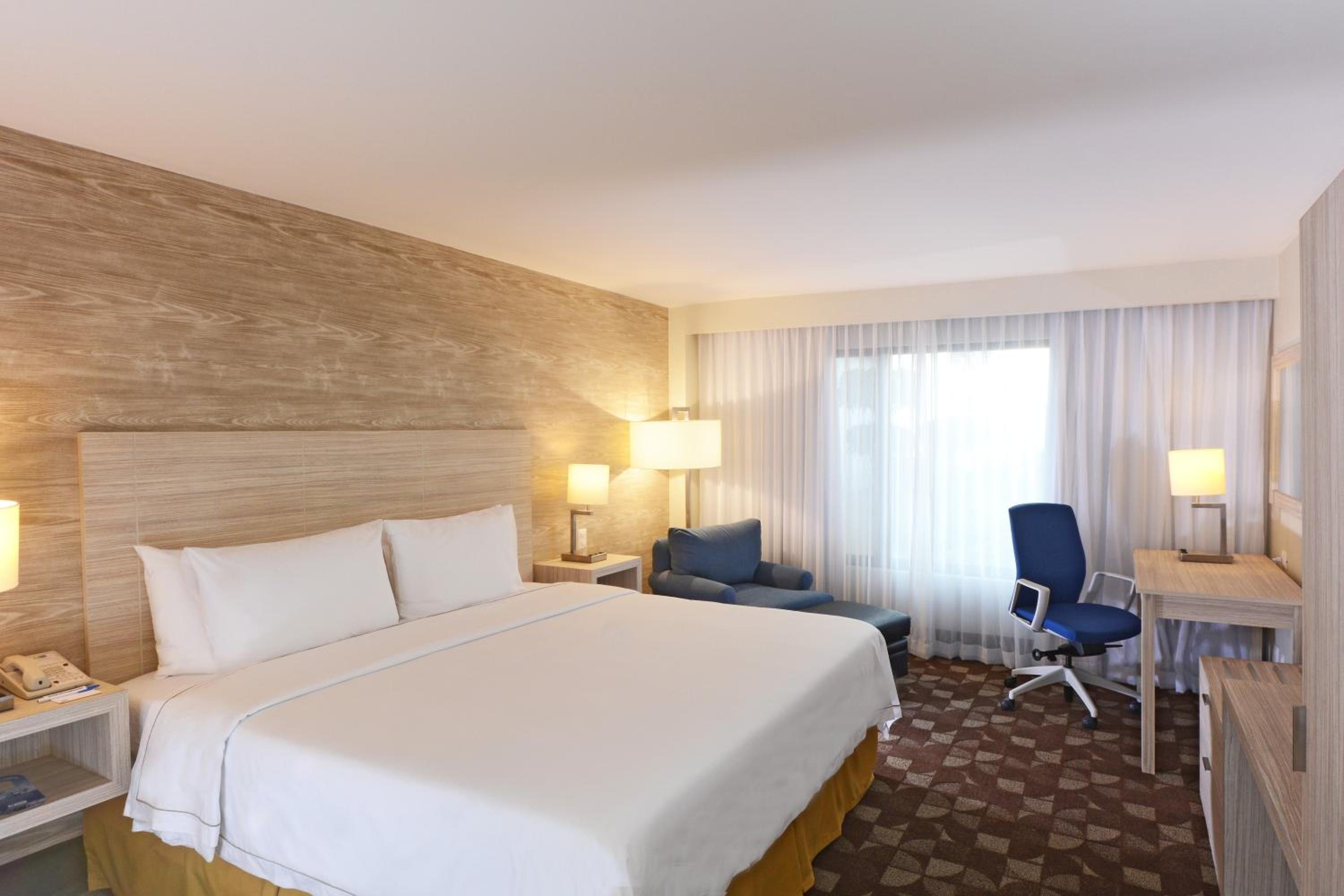 Standard Room - Non-Smoking - Photo 2