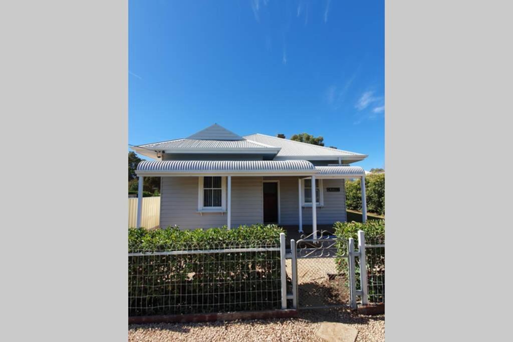 Three-Bedroom House photo 2