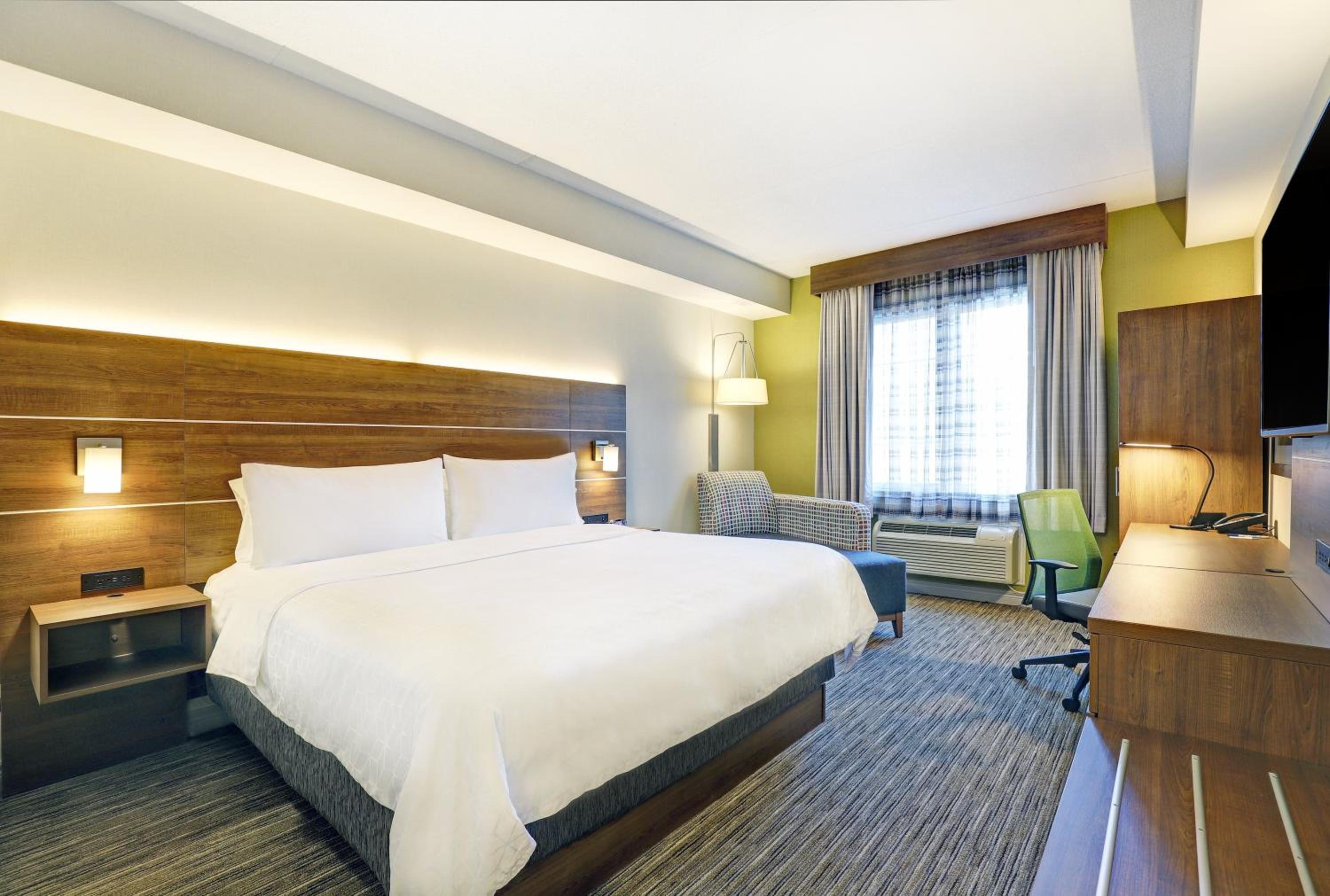 Standard King Room - Photo 5