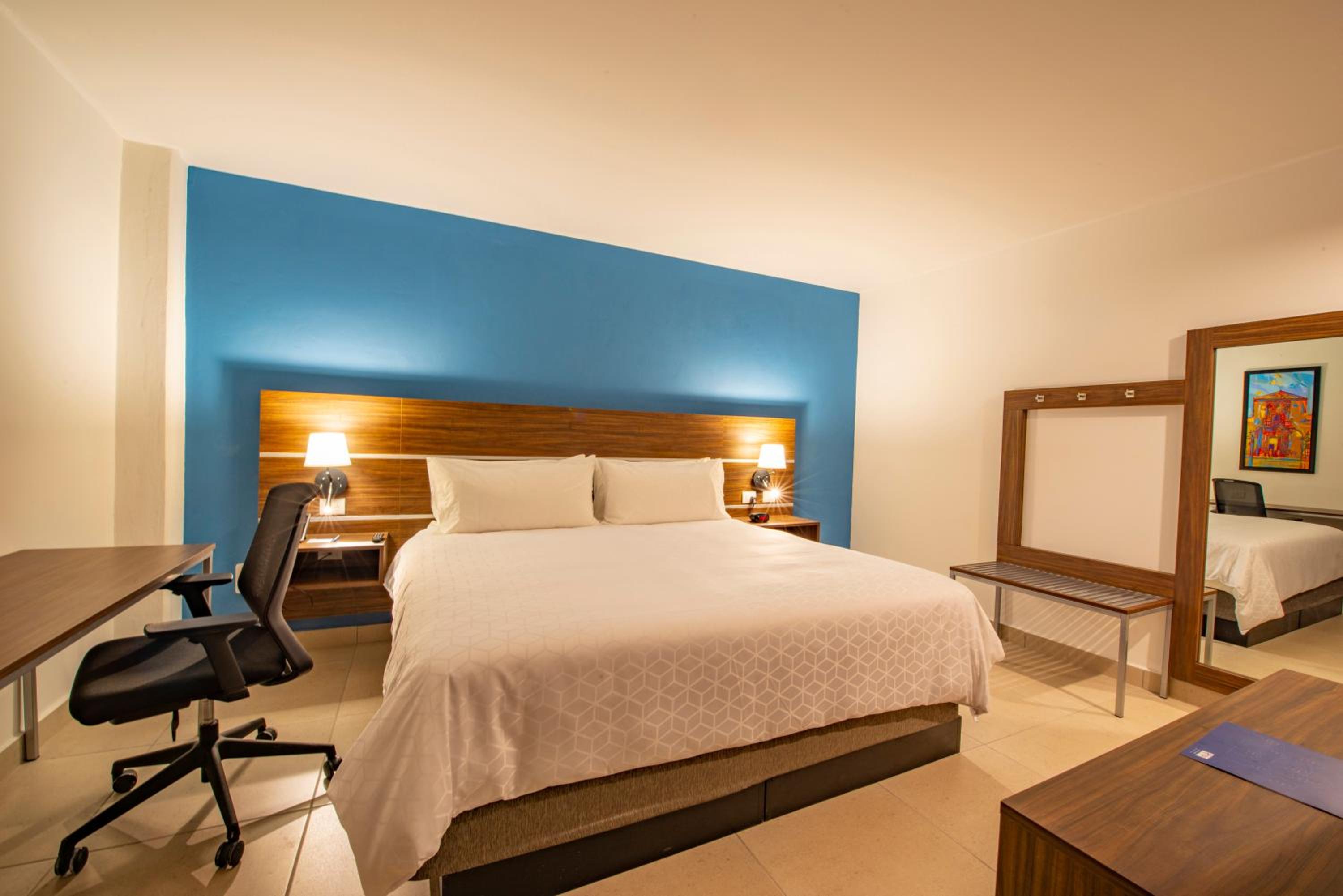 Standard King Room - Photo 6