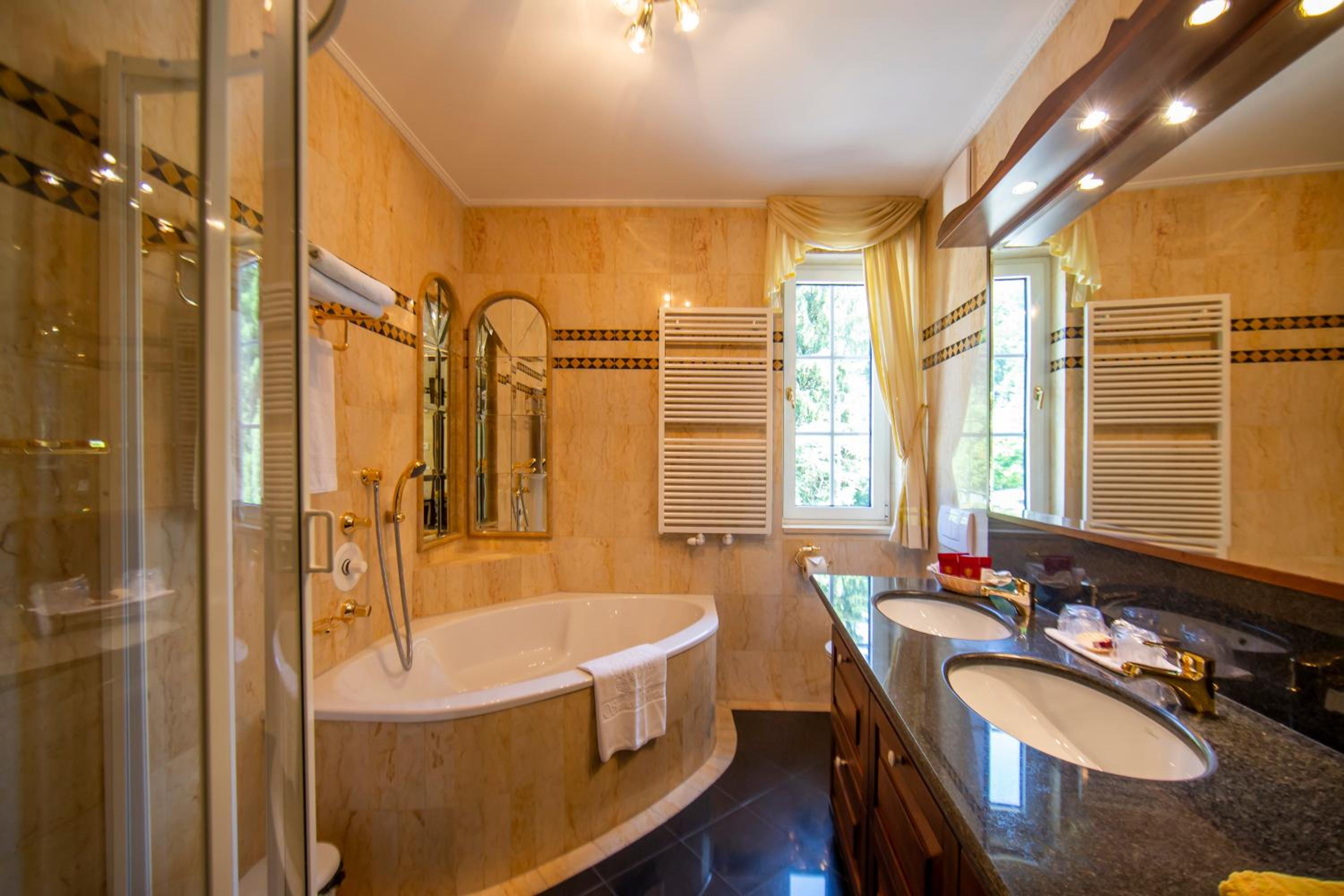 Two-Bedroom Suite - Photo 17