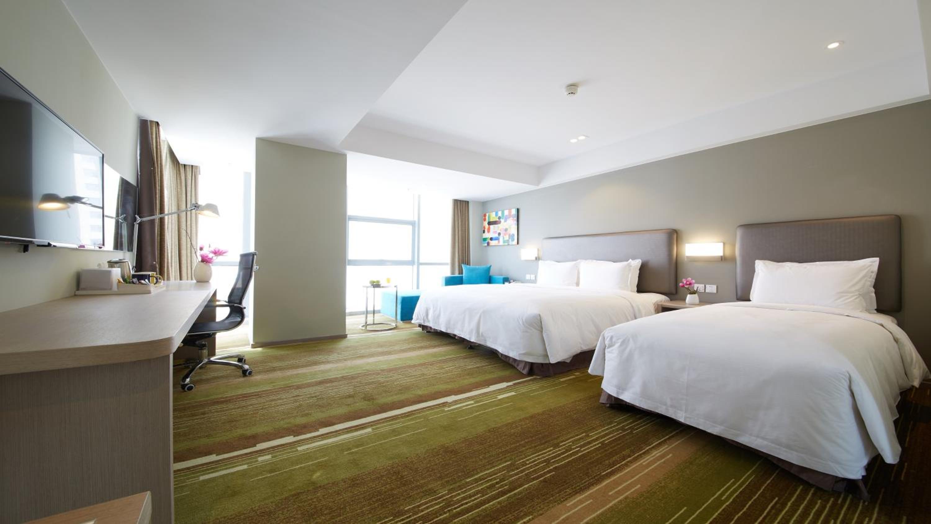 1 King Bed and 1 Single Bed Standard photo 3