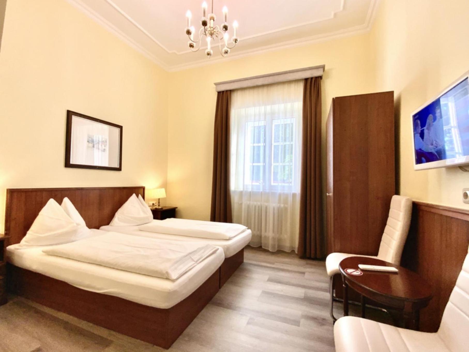 Double Room - Photo 7