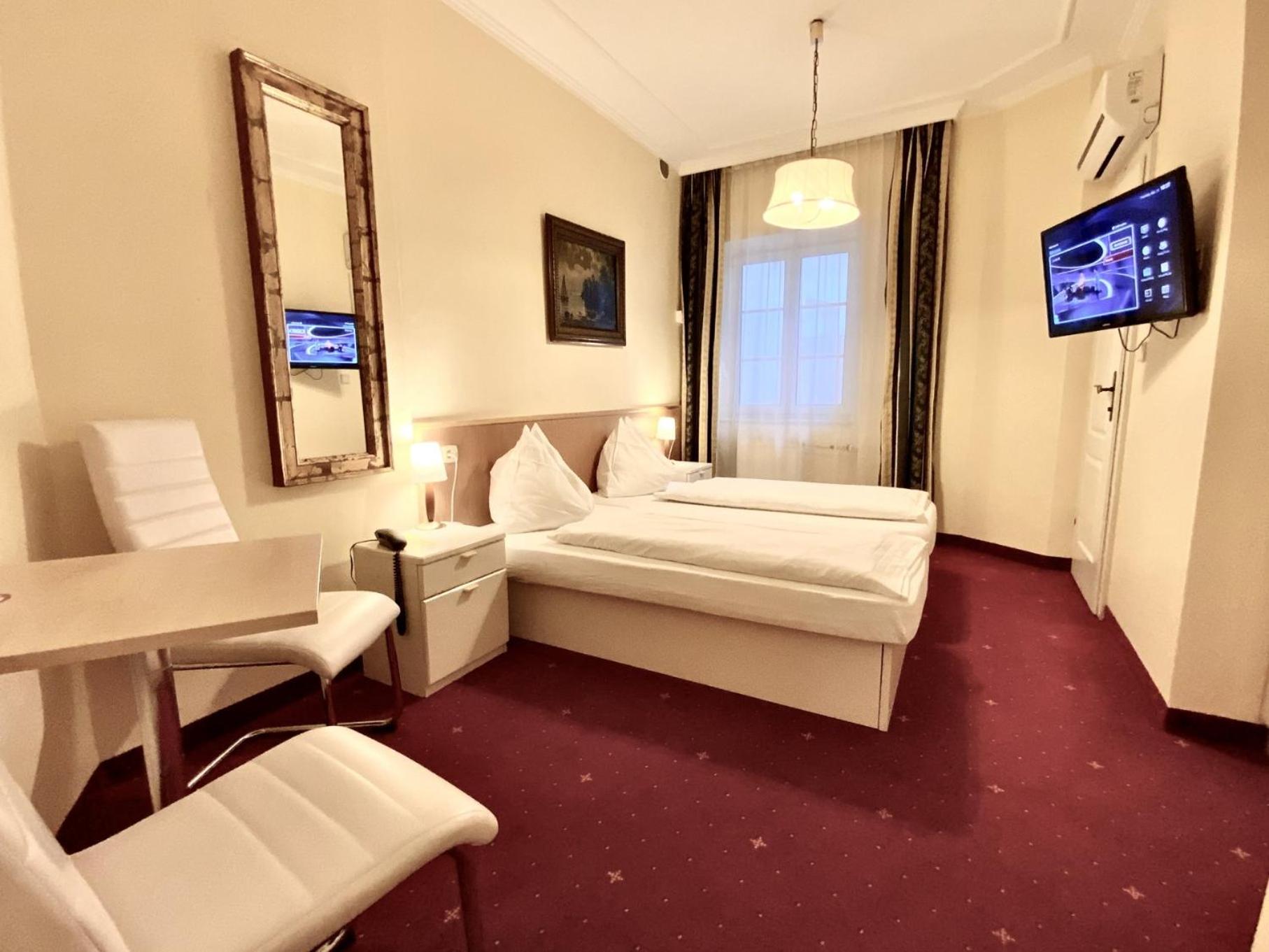 Small Double Room - Photo 2