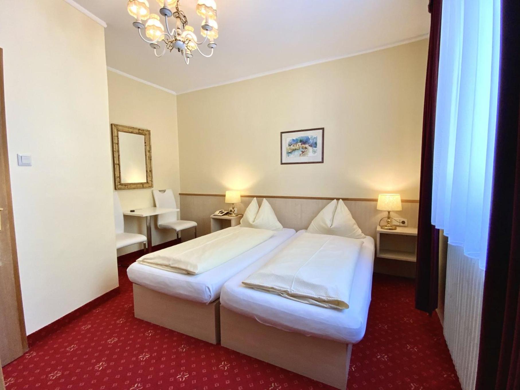 Small Double Room - Photo 1