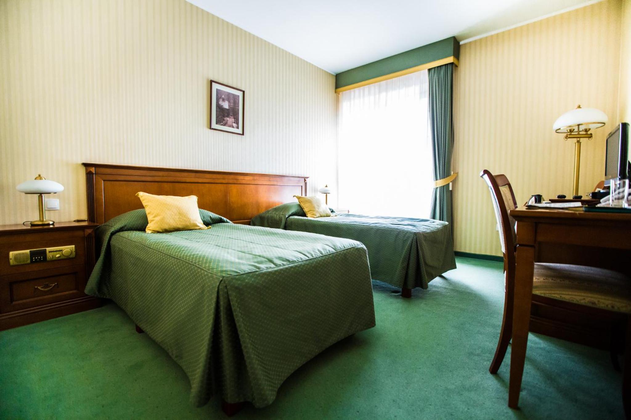Standard Twin Room - Photo 2