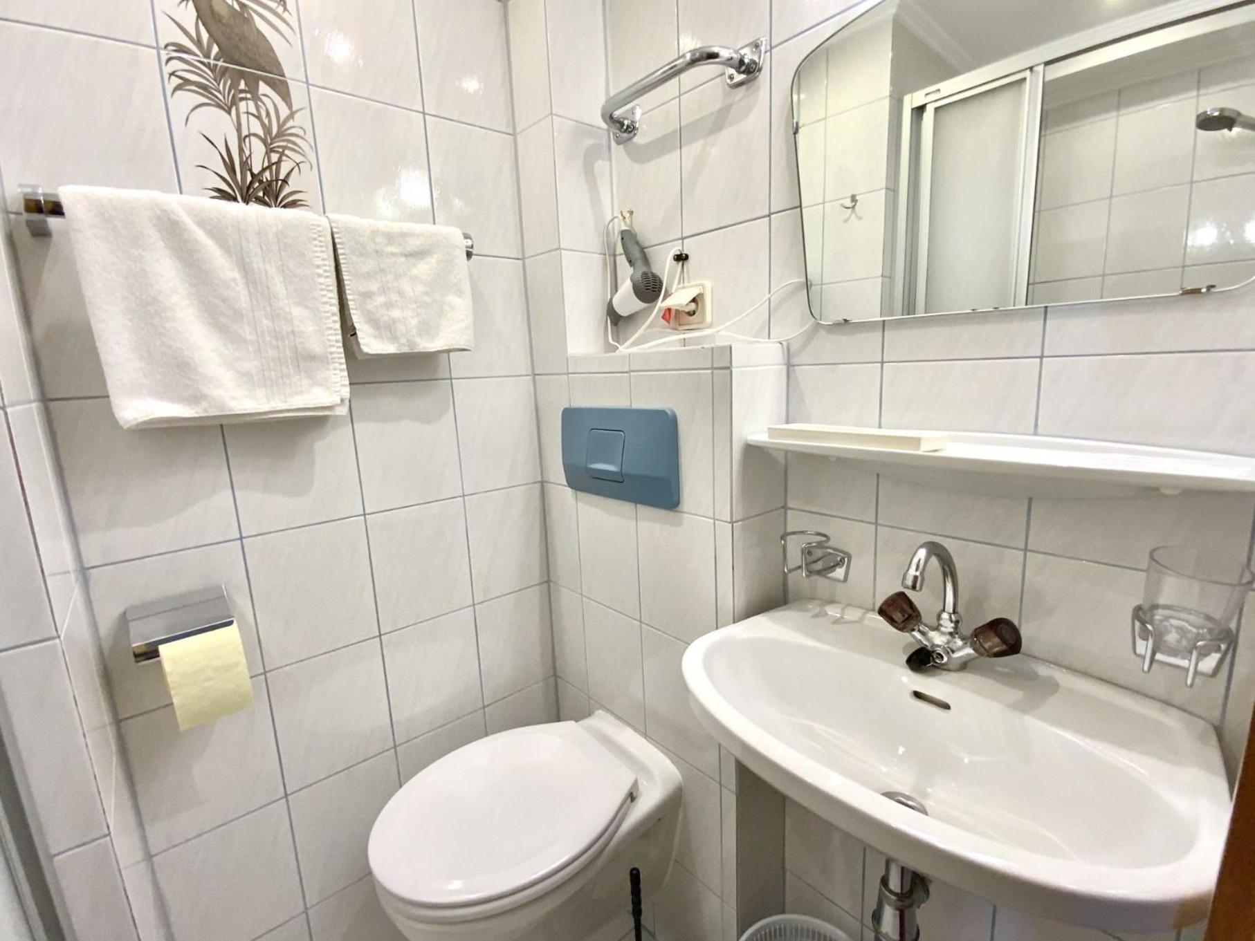 Small Double Room - Photo 5