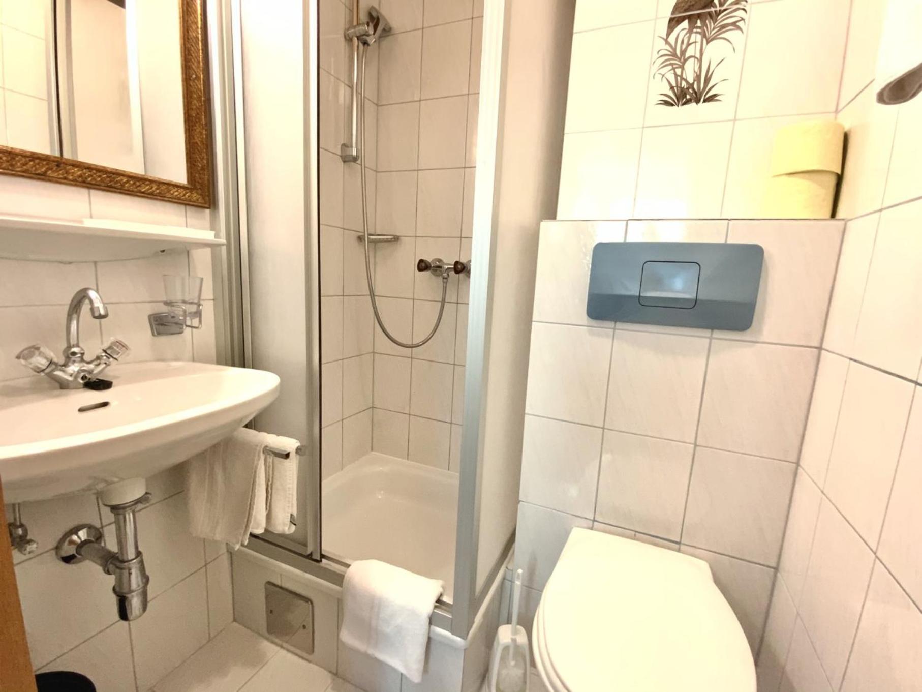Small Double Room - Photo 3