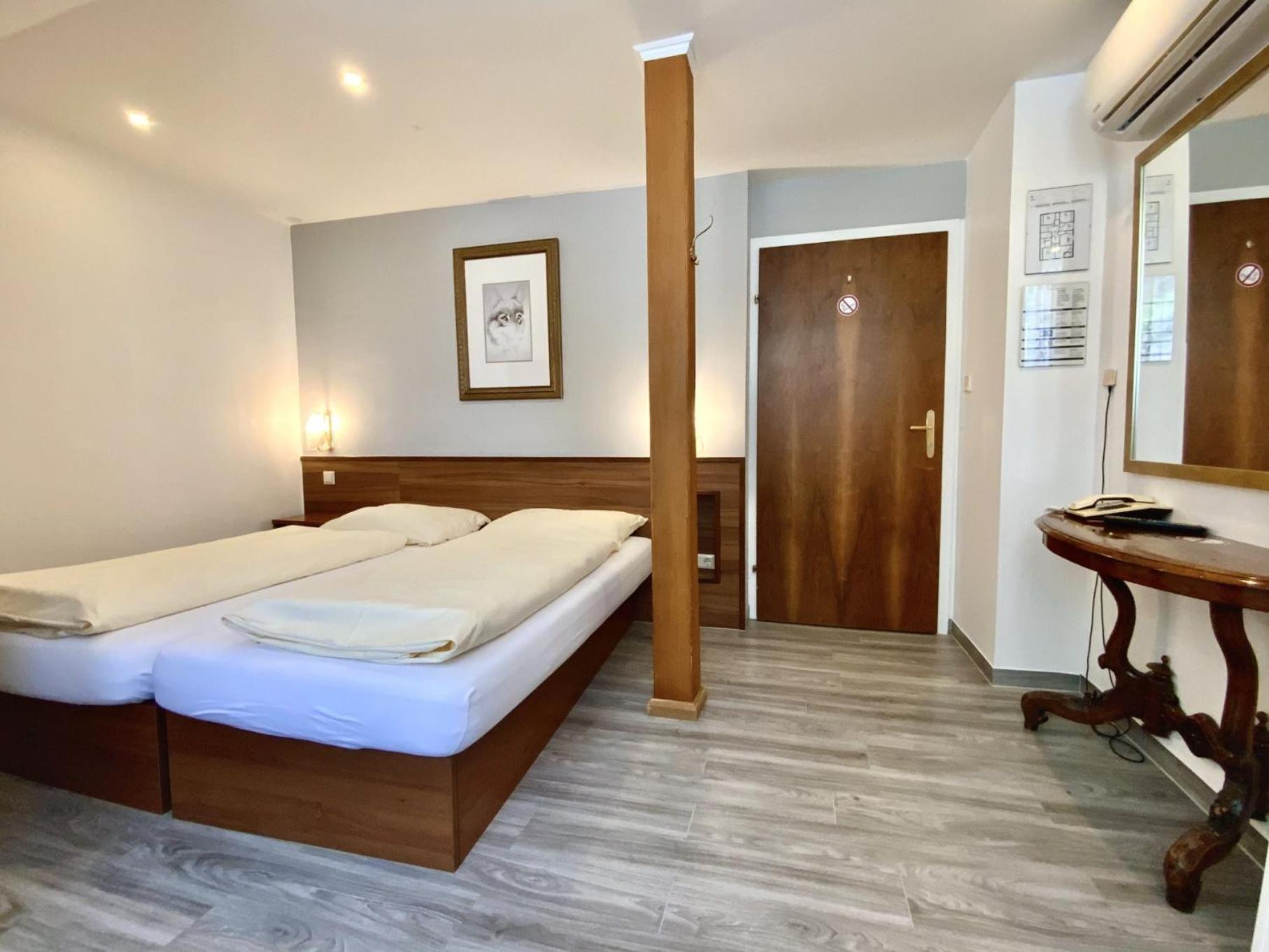 Double Room - Photo 5
